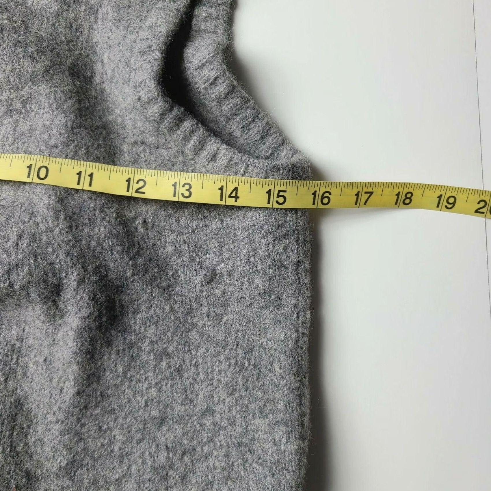Eddie Bauer VINTAGE Eddie Bauer Women's Wool Alpaca Blend Faux Fur Full Zip Vest Gray Size M Size M / US 6-8 / IT 42-44 - 6 Thumbnail