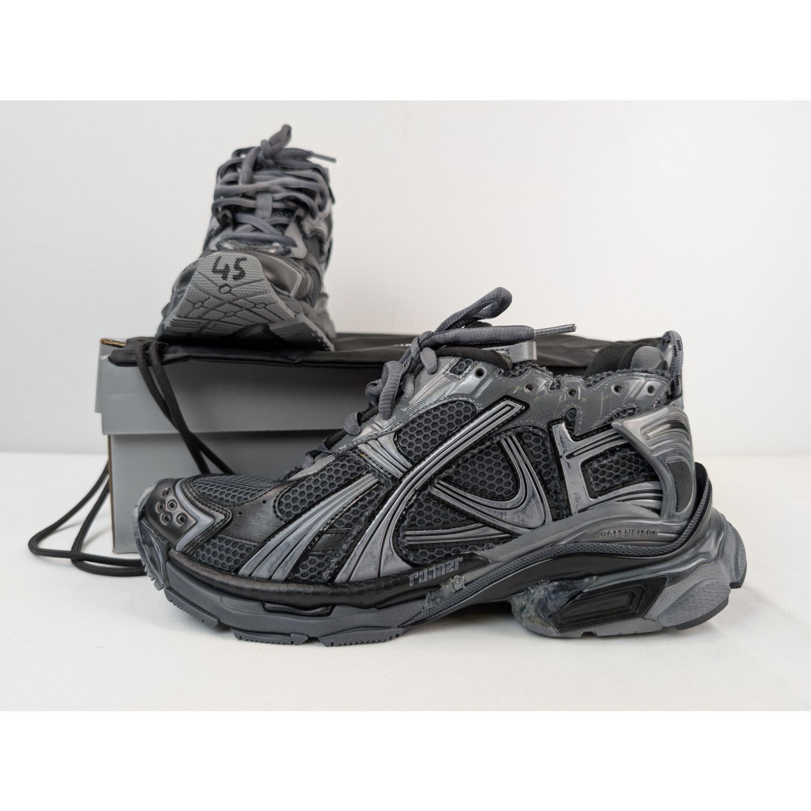 Balenciaga o1rshd1 Mesh and Rubber Runner Sneaker in Dark Grey / Black Size US 12 / EU 45 - 21 Thumbnail