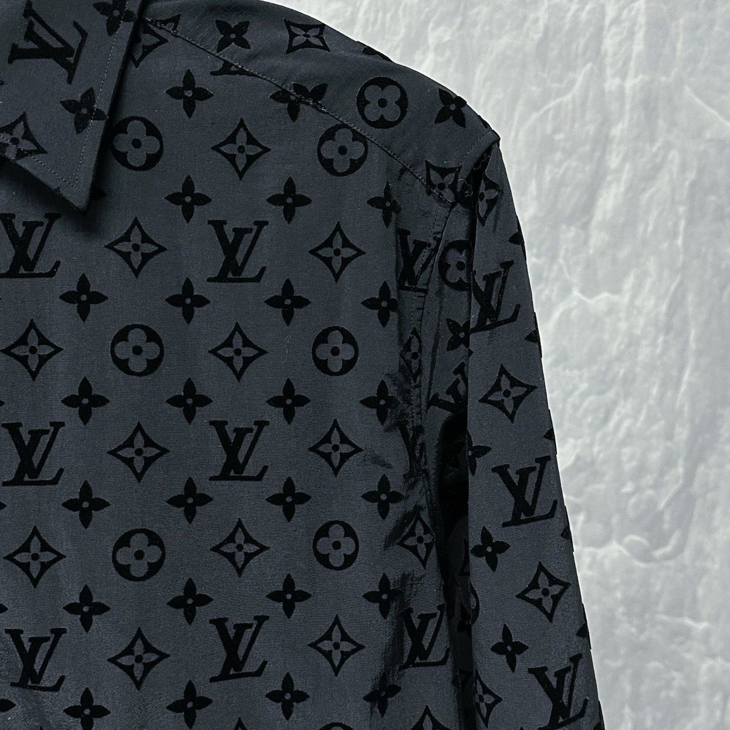 Louis Vuitton Louis Vuitton All-Over Flocked Long-Sleeve Shirt Size US M / EU 48-50 / 2 - 3 Thumbnail