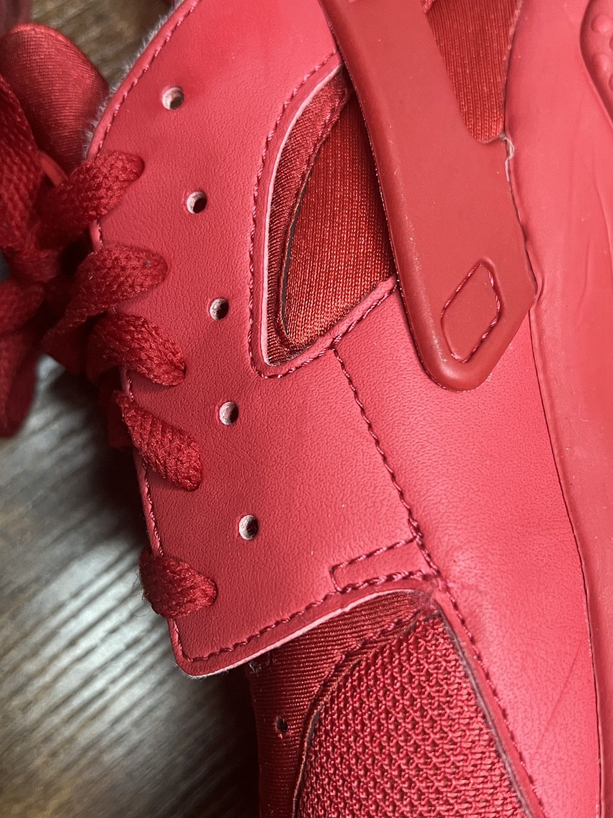 Nike Nike Air Huarache - Triple Red Size US 11 / EU 44 - 10 Thumbnail