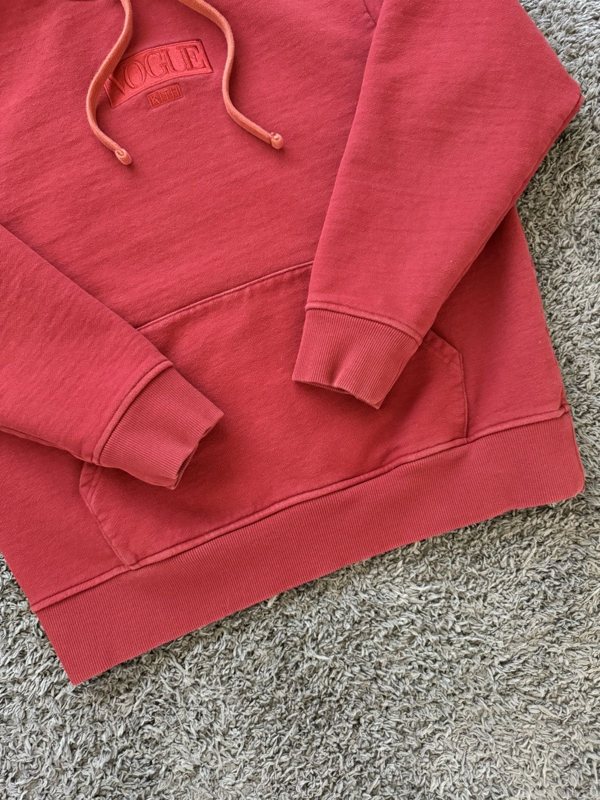 Kith × Vogue 2017 Kith x Vogue Tonal Box Logo Hoodie Pompeain Red Size M Size US M / EU 48-50 / 2 - 5 Thumbnail