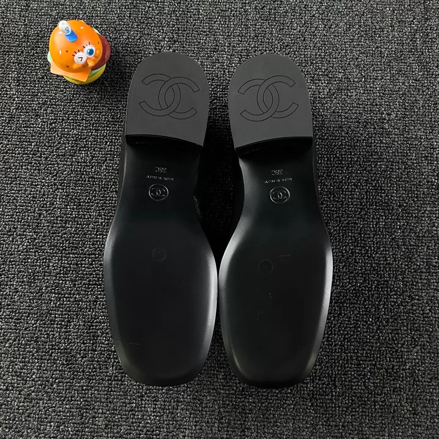 Chanel Chanel 25C Black Wax Calfskin Gold Chain Loafer EUR 38 Size US 7.5 / IT 37.5 - 6 Thumbnail