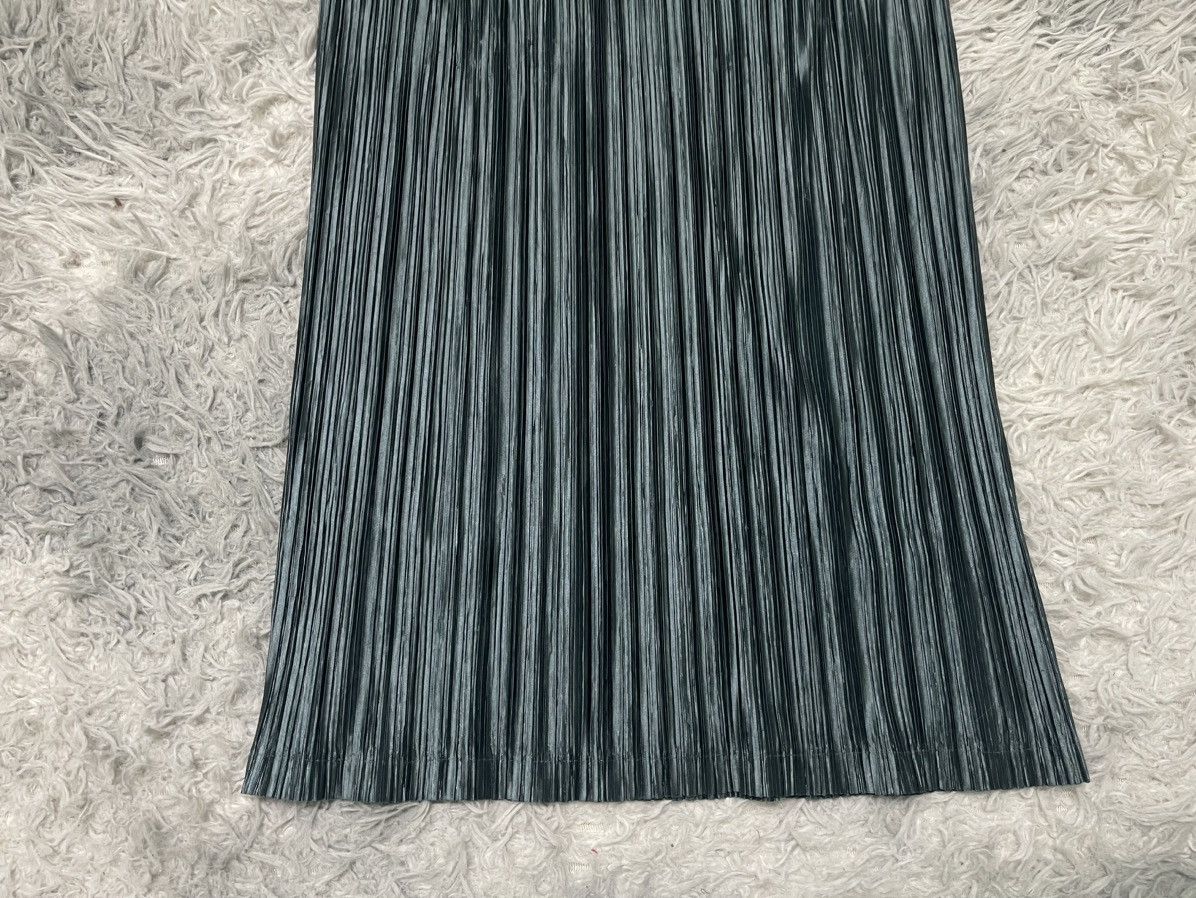 Issey Miyake 90s ISSEY MIYAKE PLEATED MIDI SKIRT RARE COLOUR Size 30" / US 8 / IT 44 - 3 Thumbnail