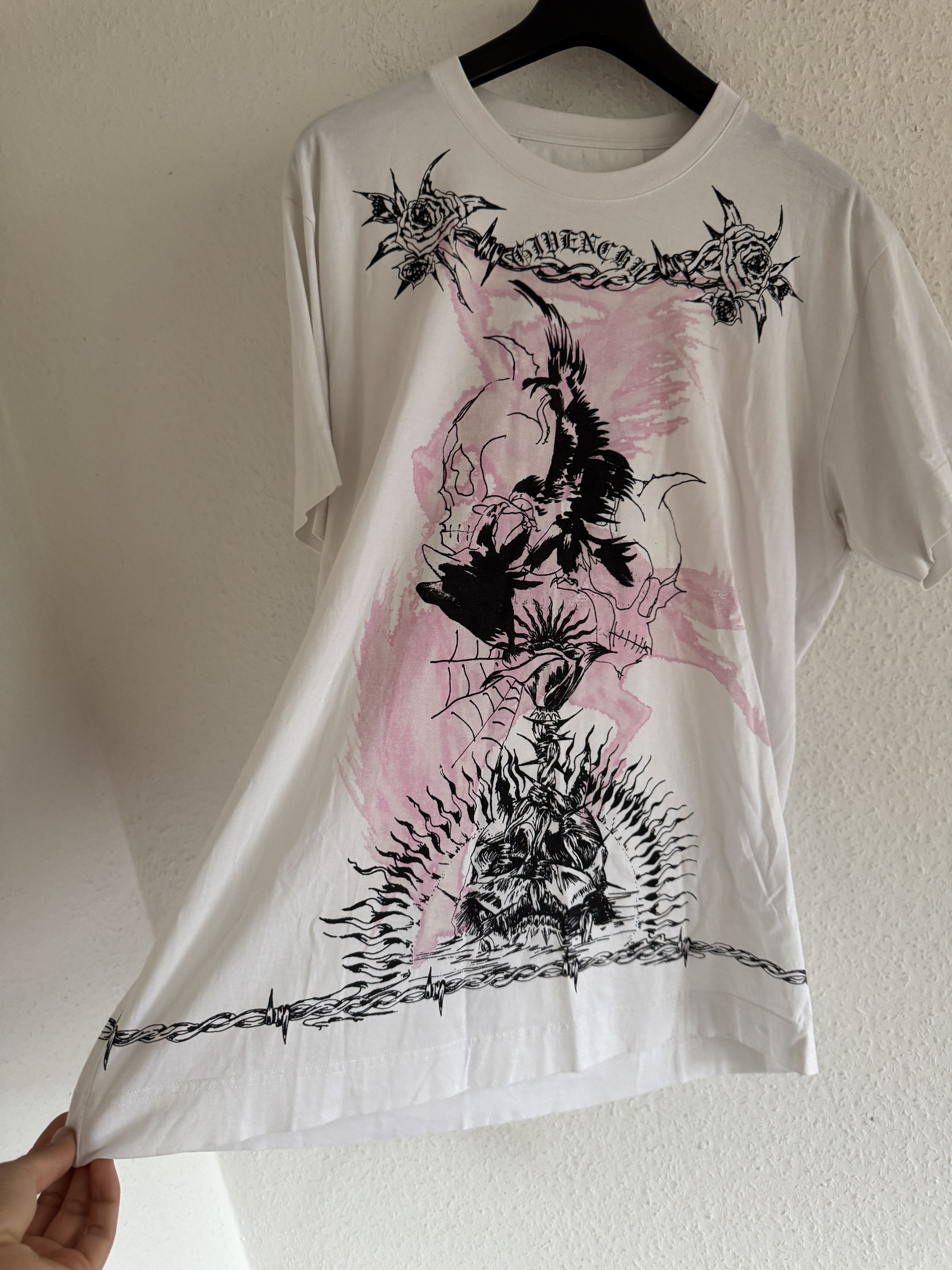 Givenchy White Gothic Print Oversized T-Shirt Size US S / EU 44-46 / 1 - 3 Thumbnail