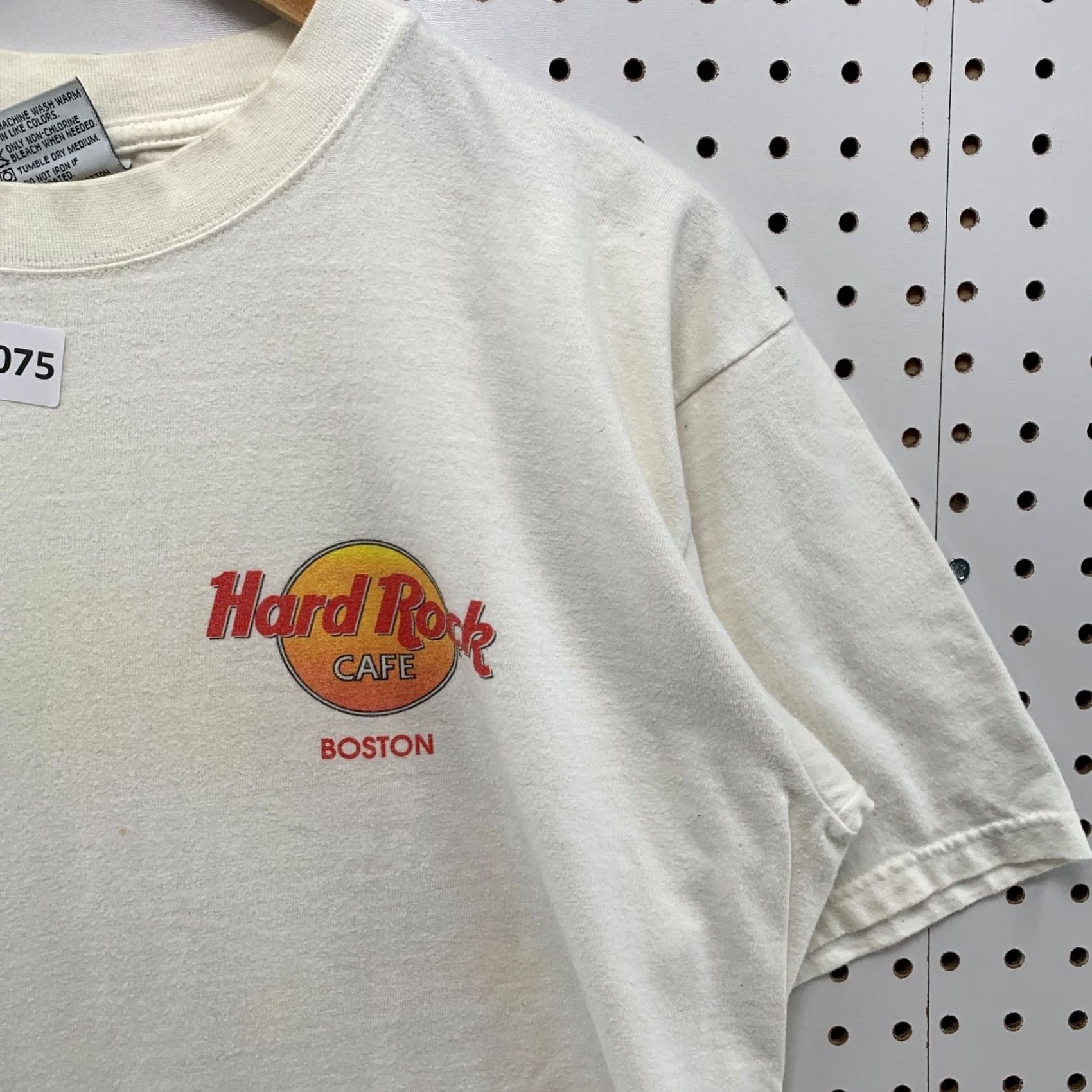 Hard Rock Cafe VINTAGE Hard Rock Boston Shirt Mens Large White Skyline Graphic USA Size US L / EU 52-54 / 3 - 7 Thumbnail