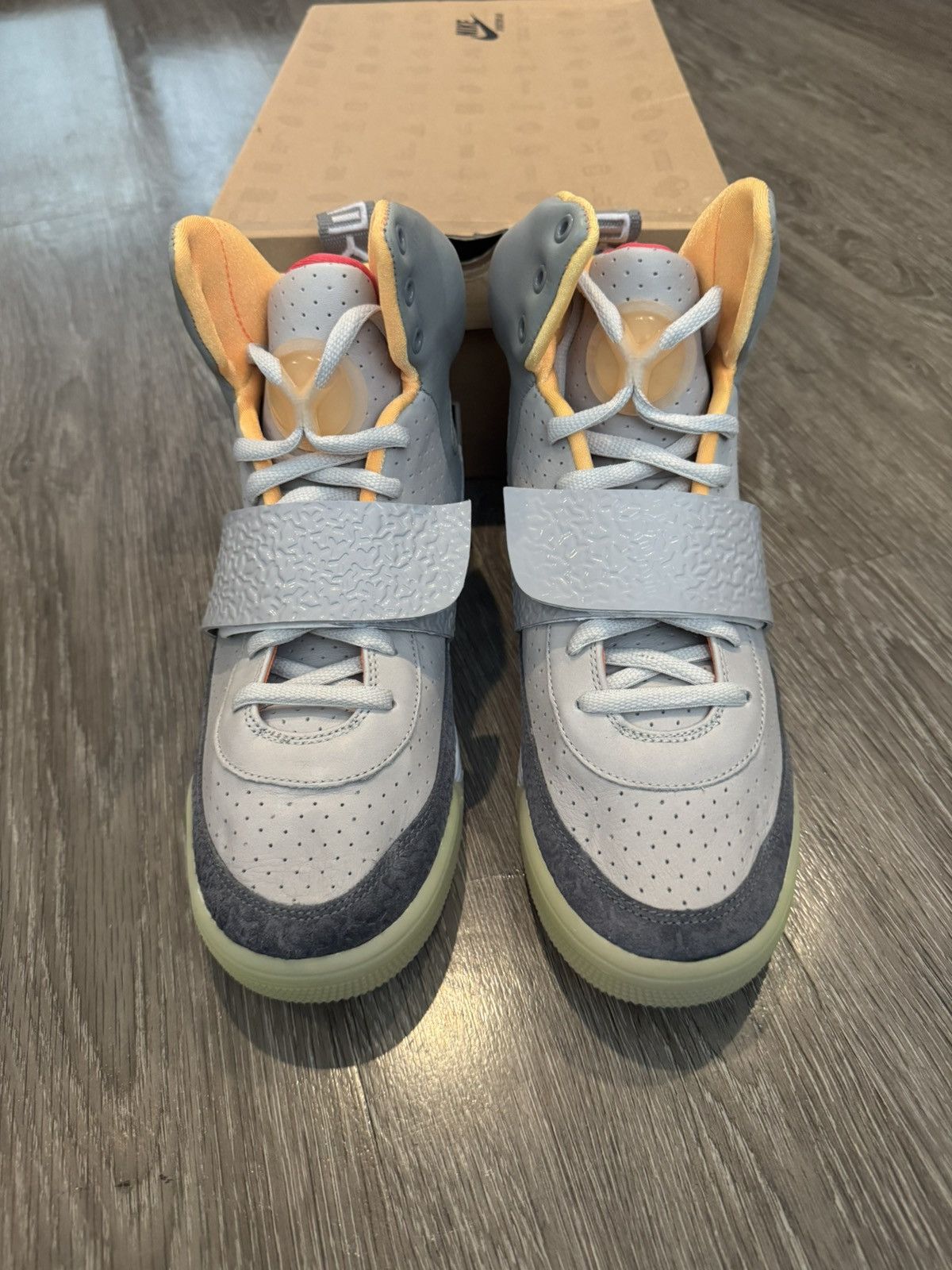 Kanye West × Nike 2009 Nike Air Yeezy Zen Grey Size 9 Brand New Size US 9 / EU 42 - 4 Thumbnail