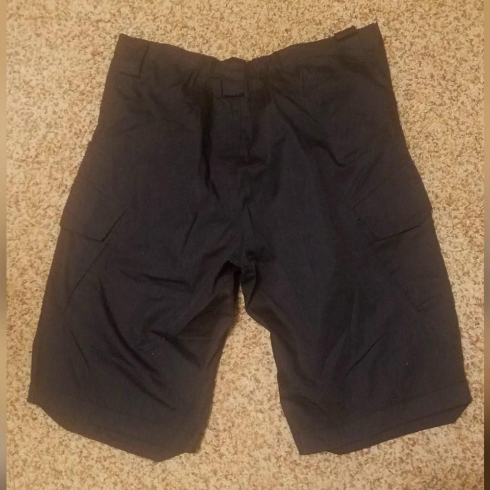 Designer Men's Black Tactile Cargo Shorts Size US 30 / EU 46 - 2 Thumbnail