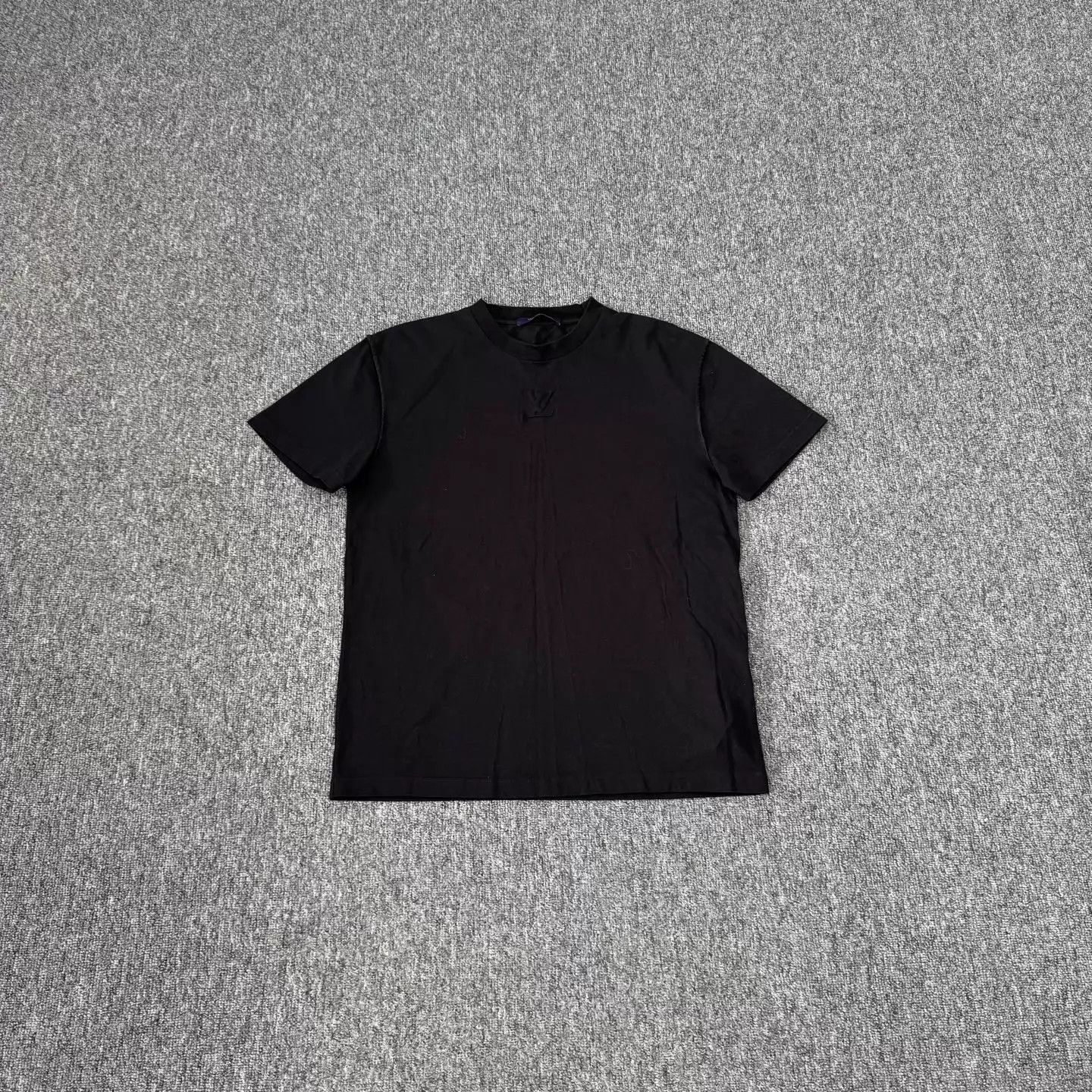 Louis Vuitton LV SS25 Black Embossed LV Logo Short Tee S 99 New Size US S / EU 44-46 / 1 - 1 Thumbnail