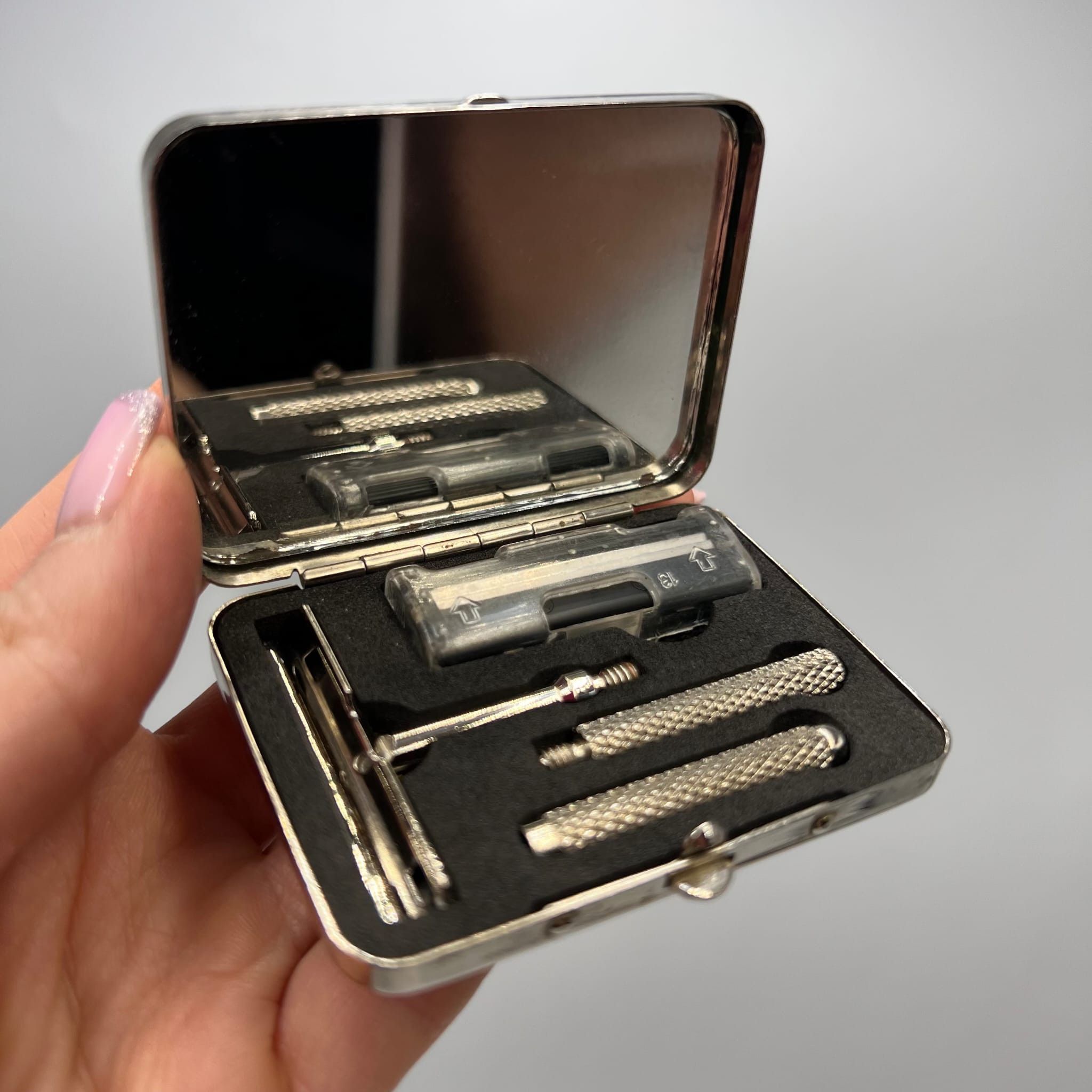 Vintage Vintage Miniature Travel Shaving Set with Mirror 1950s Size ONE SIZE - 1 Thumbnail