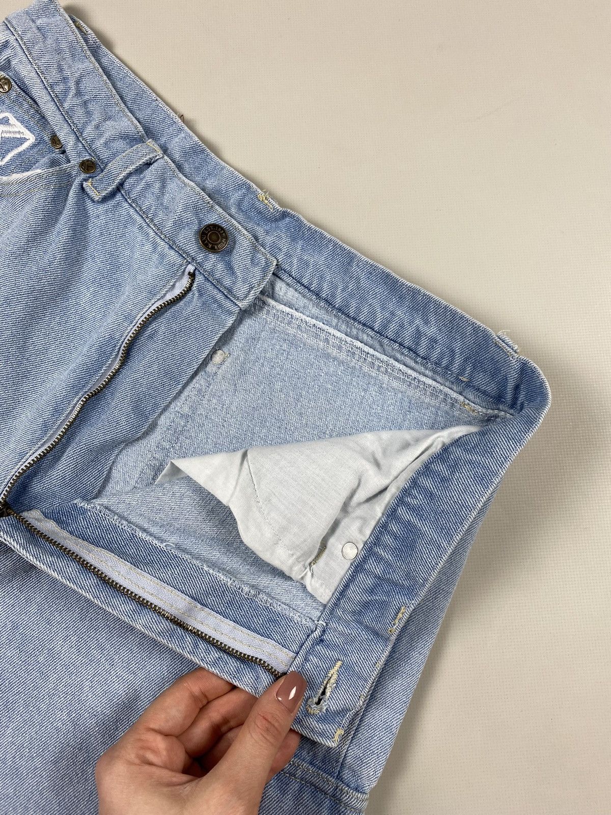 Karl Kani Karl Kani men’s Cargo denim Rap Baggy shorts size M Size US 32 / EU 48 - 11 Thumbnail