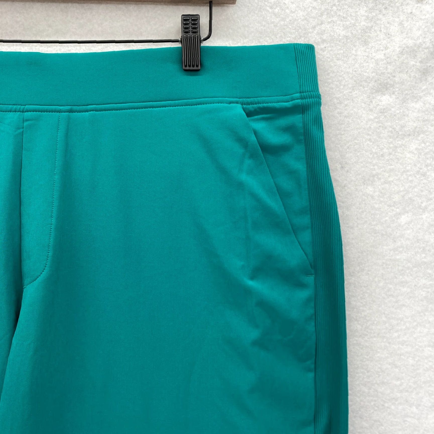 Athleta Athleta Brooklyn Ankle Pants Women's 20 Green Stretch Pull On Taper Preppy Yoga Pants Size 28" / US 6 / IT 42 - 3 Thumbnail