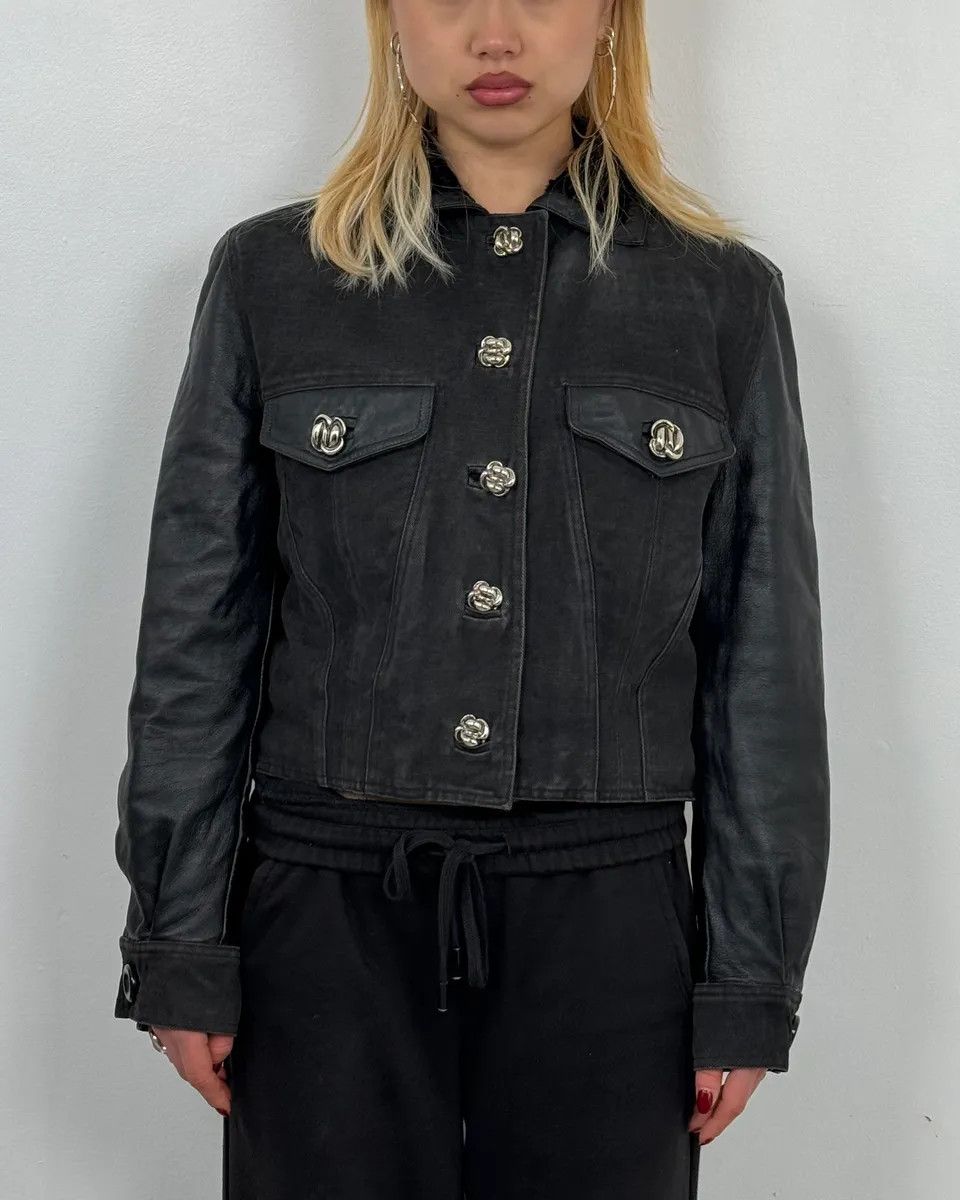 Versace 2000s Versace Buttoned Hybrid Denim & Leather Jacket Size S / US 4 / IT 40 - 2 Thumbnail