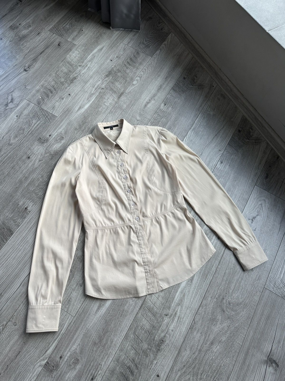 Gucci women’s button’s up beige blouse shirt