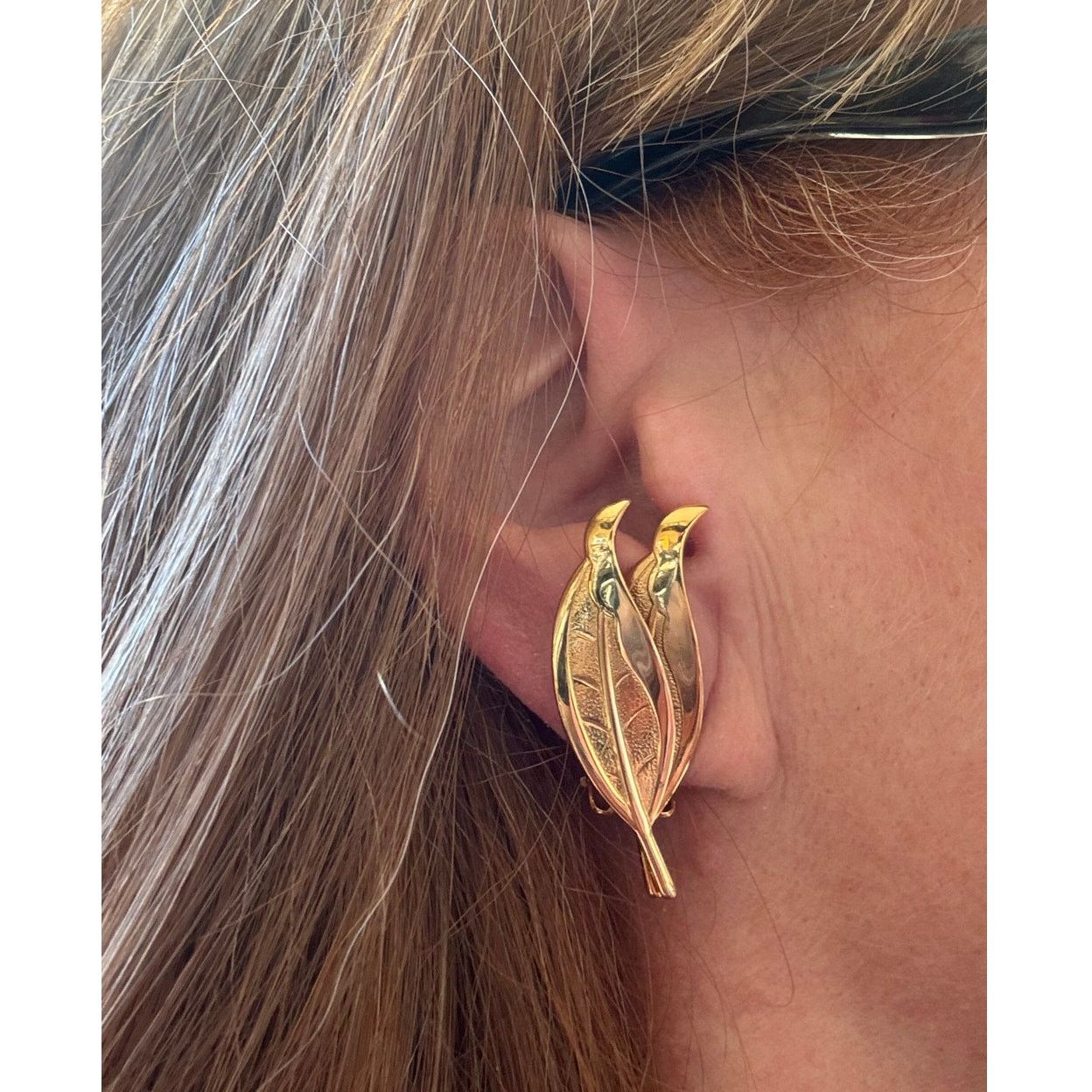 Vintage Vintage mid century gold leaf clip on earrings Size ONE SIZE - 2 Thumbnail