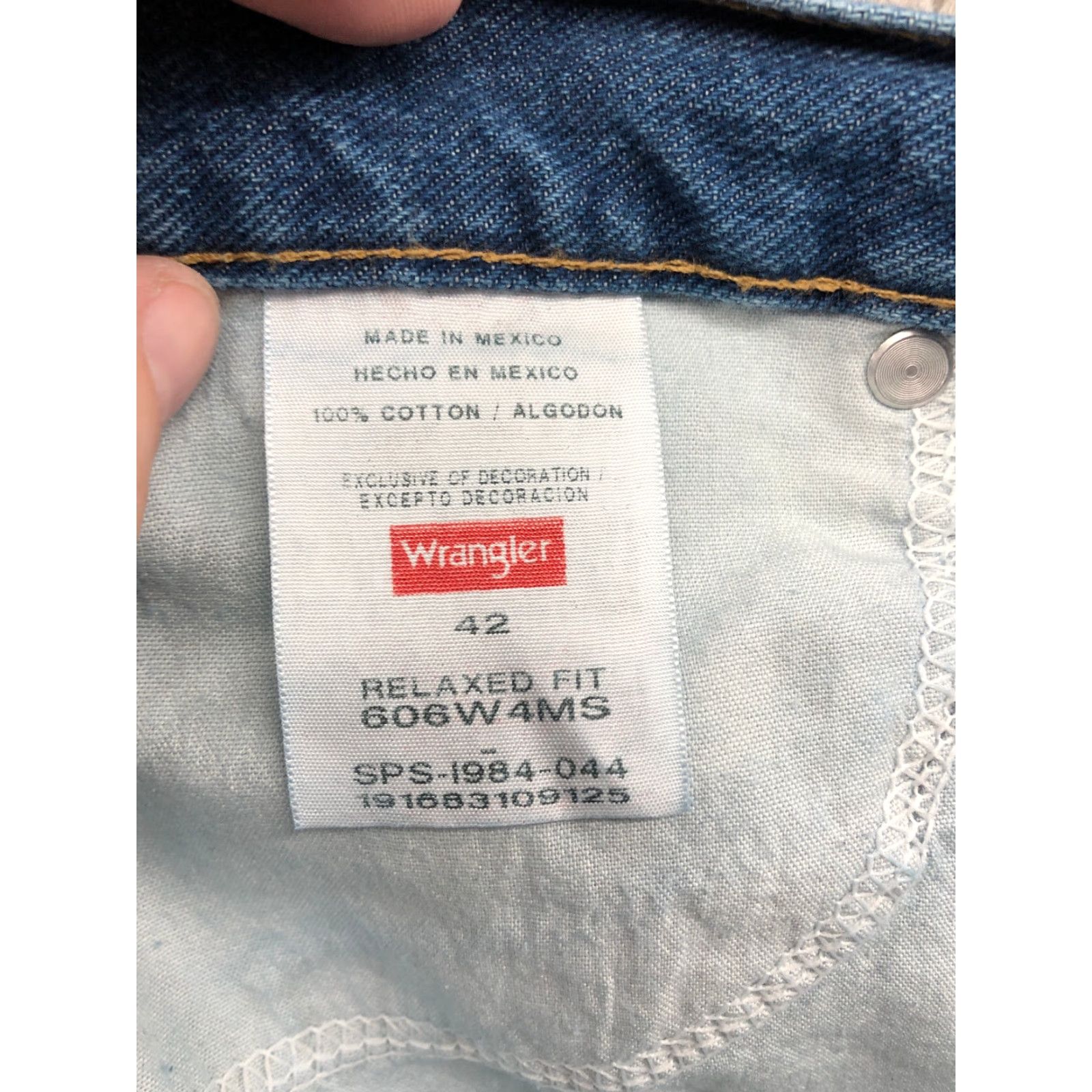 Wrangler Wrangler Shorts Mens 42 Mid Rise Dark Wash Blue Denim 5-Pocket Bermuda Jeans Shorts Size US 42 / EU 58 - 7 Thumbnail