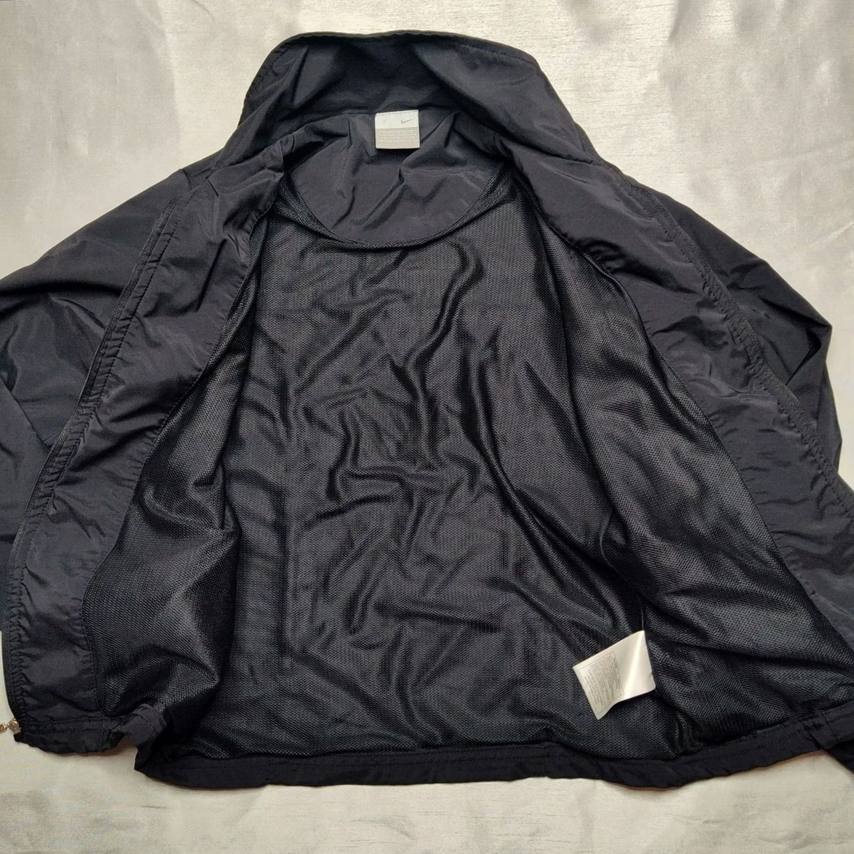 Nike VTG Nike Windbreaker Jacket Women XS Black Full Zip Lined Y2K Silver Tab Activewear Windbreaker Jacket Womens Size XS / US 0-2 / IT 36-38 - 3 Thumbnail