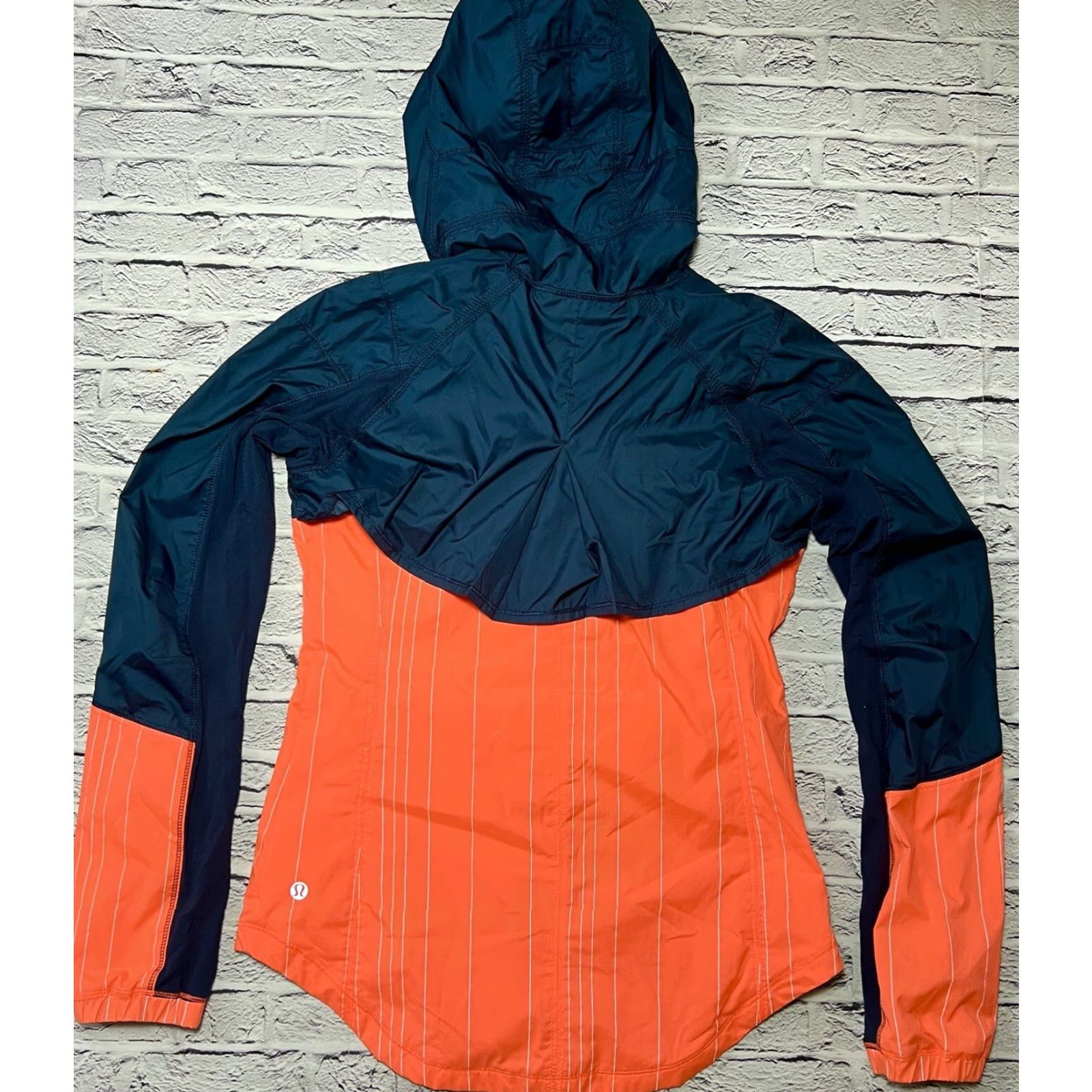 Lululemon LULULEMON Jacket Run Get Up And Glow Reflective 360 Hooded Neon Orange 4 Size S / US 4 / IT 40 - 3 Thumbnail