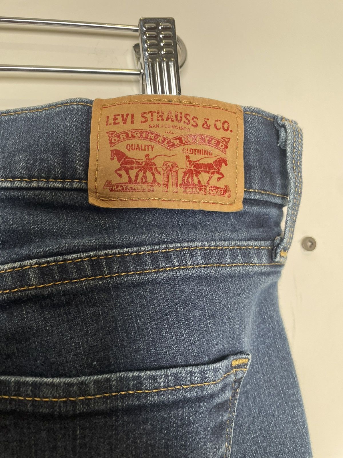 Levi's Levi’s 312 Shaping Slim Jeans Mid-Wash Blue 30 Size US 30 / EU 46 - 5 Thumbnail