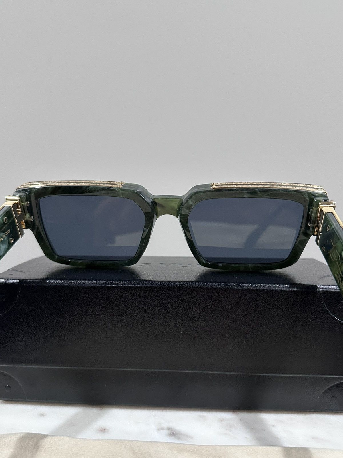 Louis Vuitton Louis Vuitton Virgil Green Marble 1.1 Millionaires Sunglass Size ONE SIZE - 5 Thumbnail