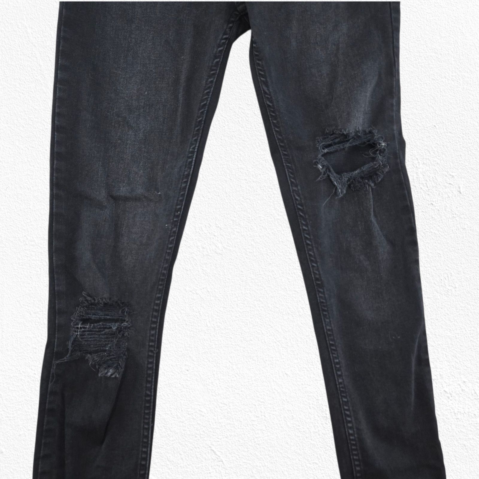 Free People Free People Black Distressed Skinny Jeans Size 25 Size 25" / US 0 / IT 36 - 5 Thumbnail