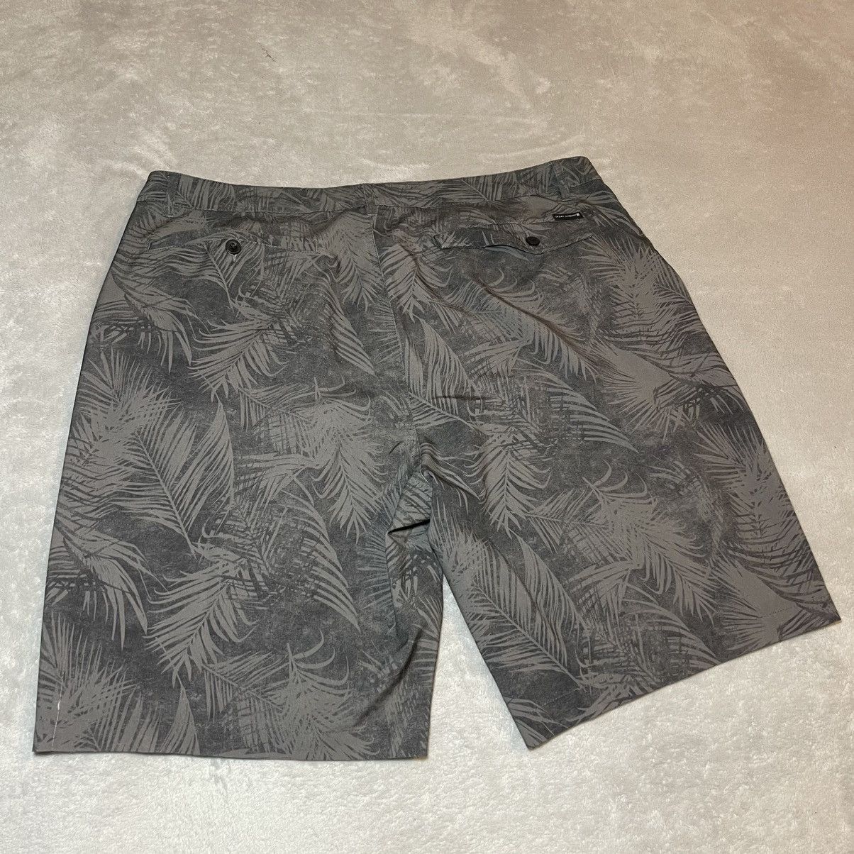 Ocean Current Ocean Current Men Hybrid Shorts Size 36 Gray Palm Leaf Print Size US 36 / EU 52 - 2 Thumbnail