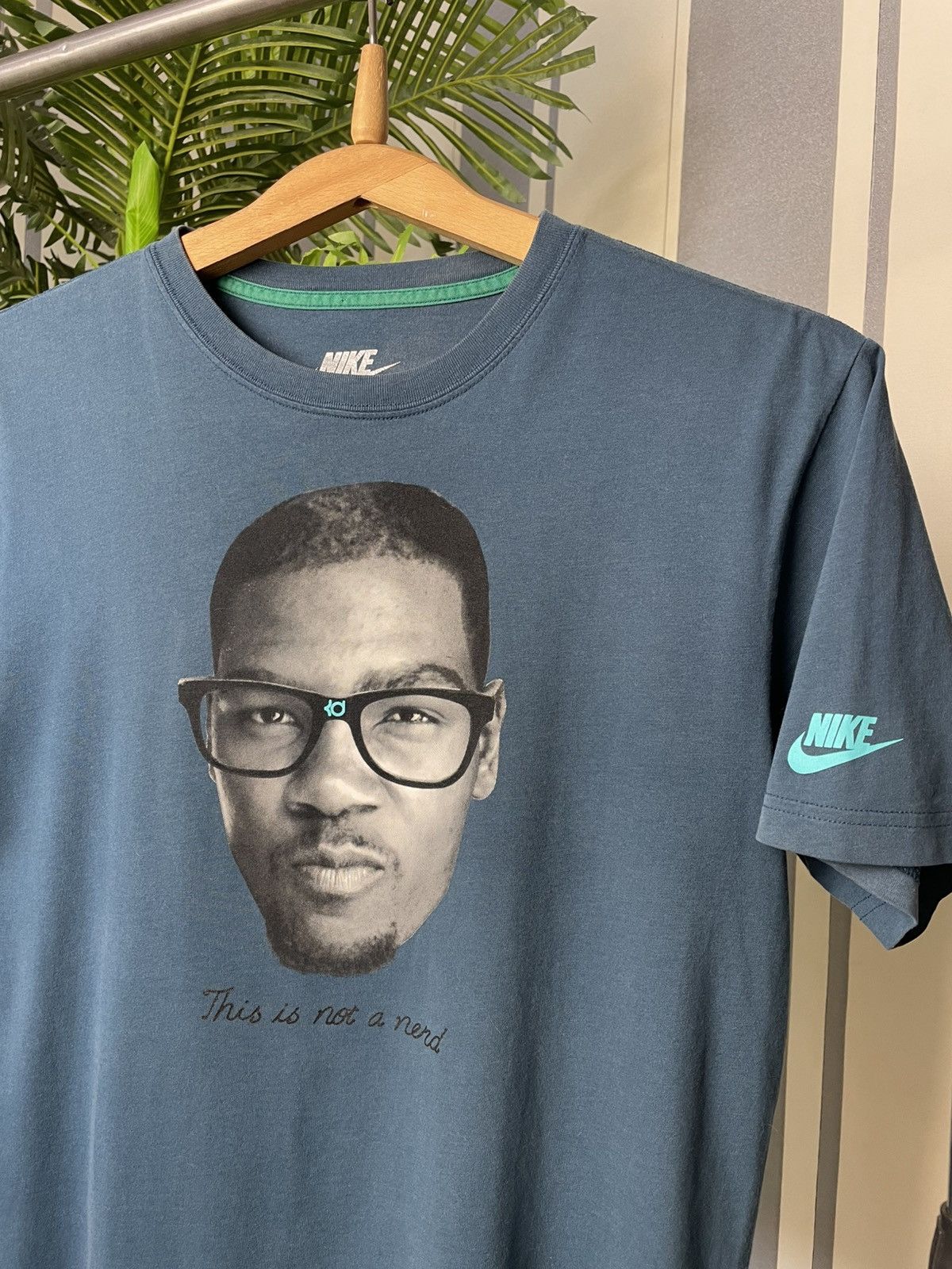 Nike Vintage Nike Kevin Durant This Is Not a Nerd T-Shirt Size M Size US M / EU 48-50 / 2 - 2 Thumbnail