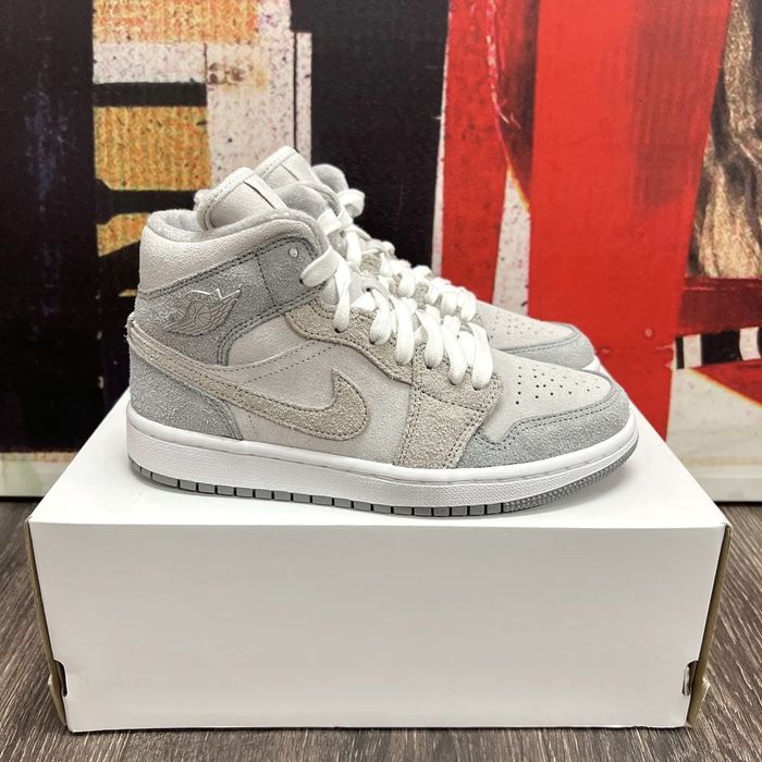particle grey jordan 1 mid