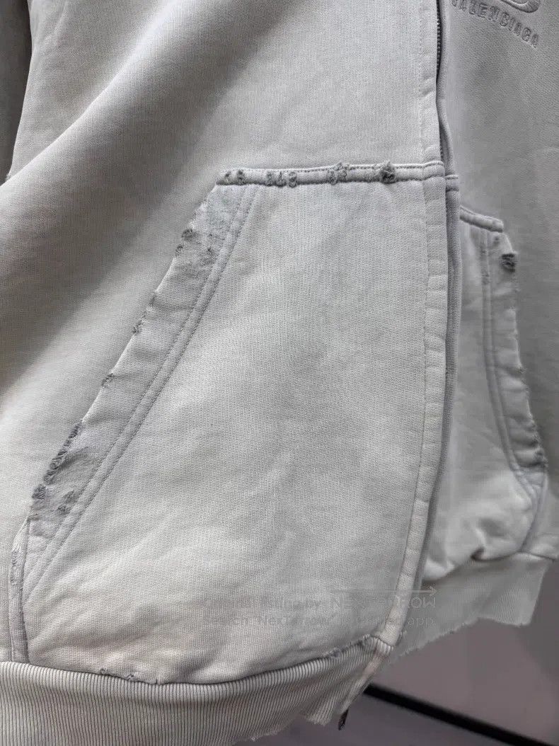 Balenciaga Balenciaga Sweatshirt Size US S / EU 44-46 / 1 - 4 Thumbnail