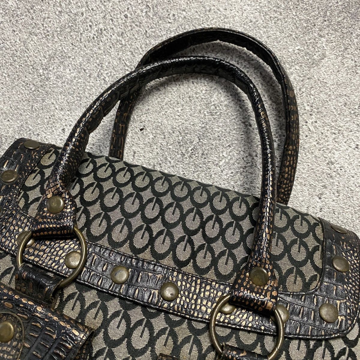 Japanese Brand 2000s Monogram Textured Faux Croc Front Pocket Handbag Size ONE SIZE - 3 Thumbnail