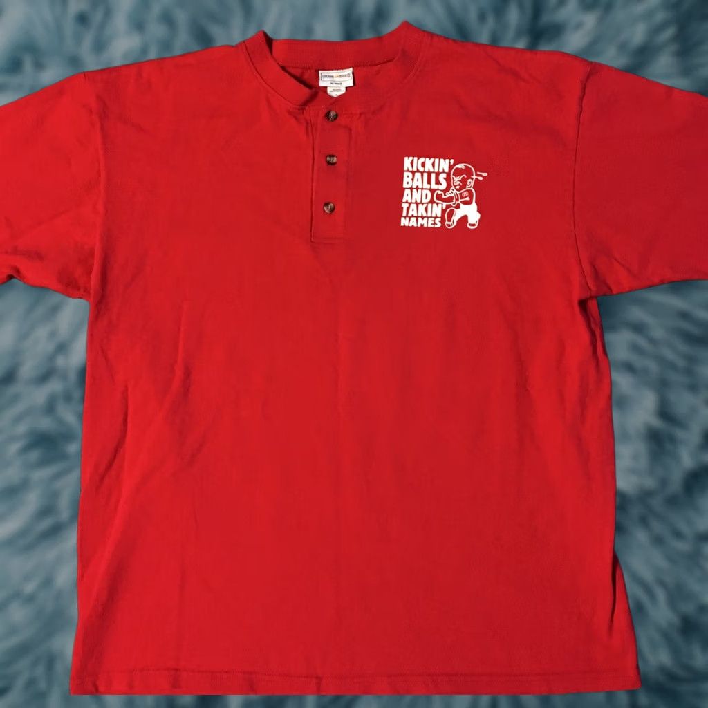 Vintage VINTAGE Kickin’ Balls & Takin’ Names Henley Shirt XL Red Mens T-Shirt 90s Grunge Funny Humor USA Bar Football Subculture Size US XL / EU 56 / 4 - 1 Thumbnail