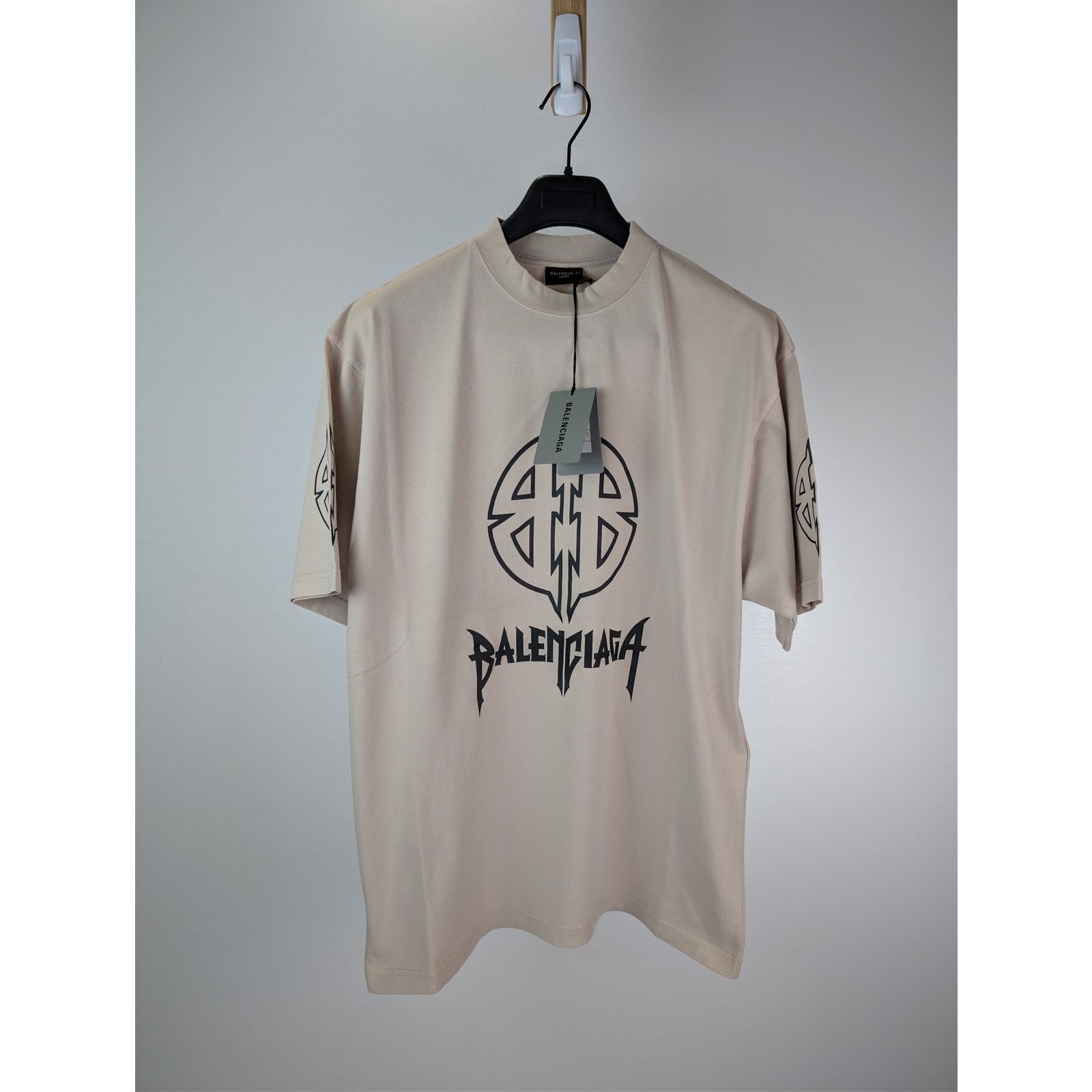 Balenciaga o1rshd1 Cotton Logo Medium Fit T-Shirt in Light Beige/Black Size US S / EU 44-46 / 1 - 1 Thumbnail