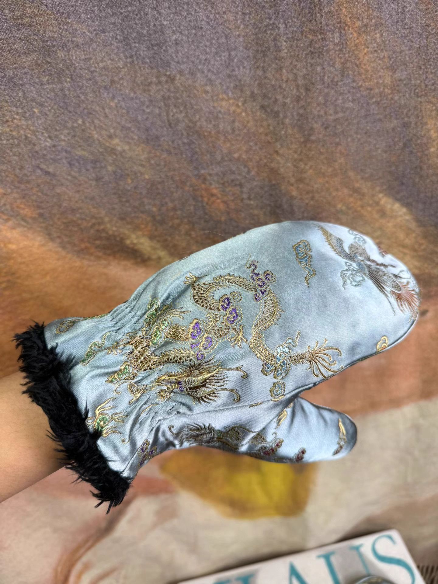 Undercover UNDERCOVER Court Dragon & Phoenix Embroidered Gloves K20 Size ONE SIZE - 8 Thumbnail