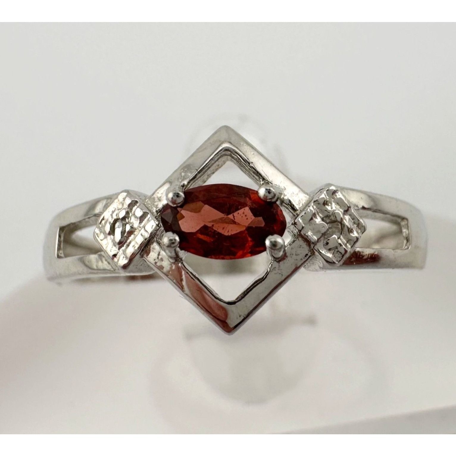 Other Romanitc and Beautiful Natural Garnet Ring Size 8 Size ONE SIZE - 1 Thumbnail