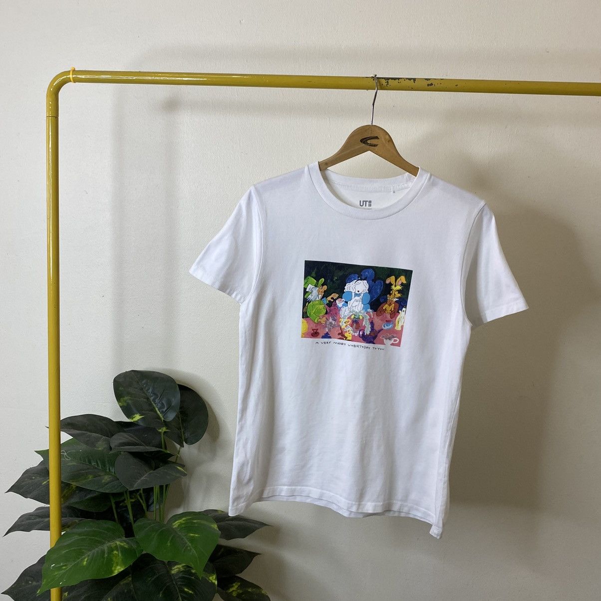Disney Alice in Wonderland x Uniqlo UT Collaboration T Shirt Size US M / EU 48-50 / 2 - 1 Thumbnail