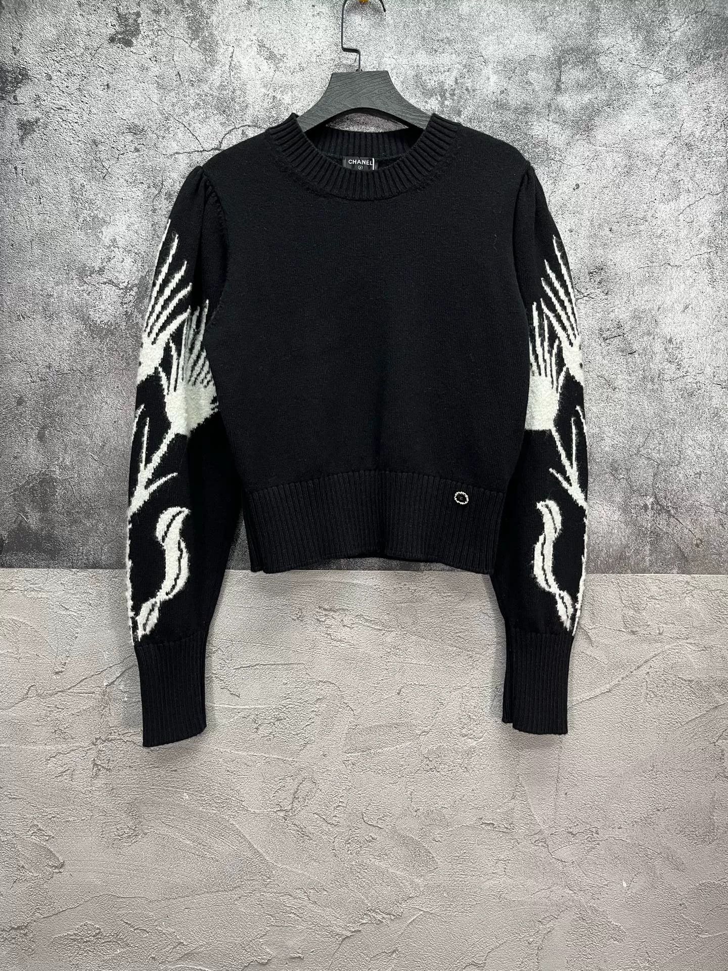 Chanel CHANEL Castle Series Cashmere Sweater Size XS / US 0-2 / IT 36-38 - 1 Thumbnail