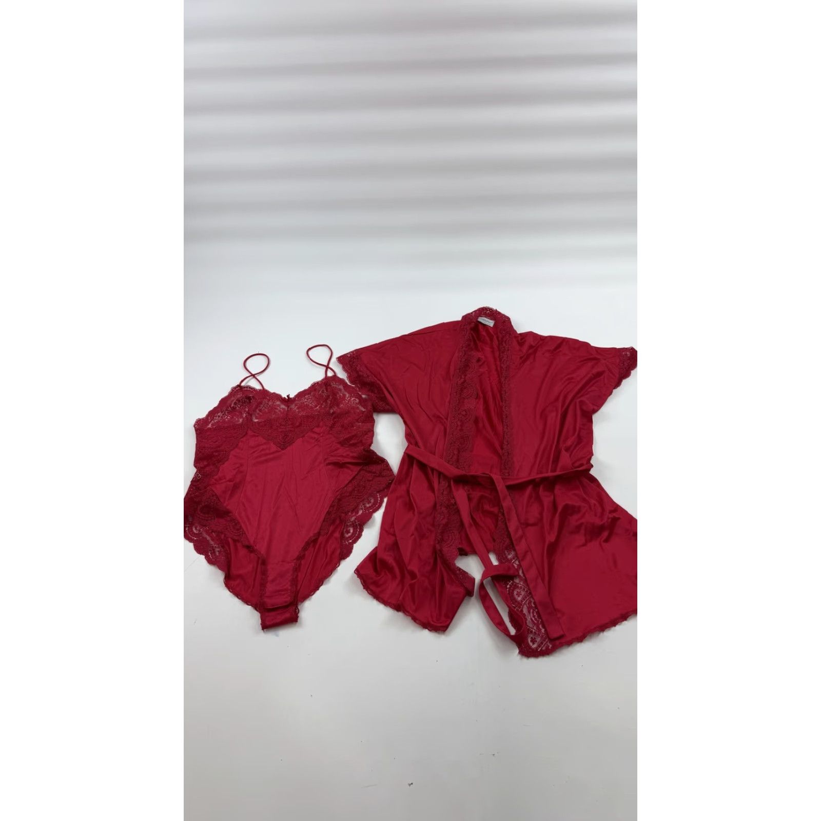 Vintage VINTAGE Vassarette Bodysuit Robe Set Womens 36 Large Red Lace Satin Lingerie 2 Piece USA Size L / US 10 / IT 46 - 2 Thumbnail