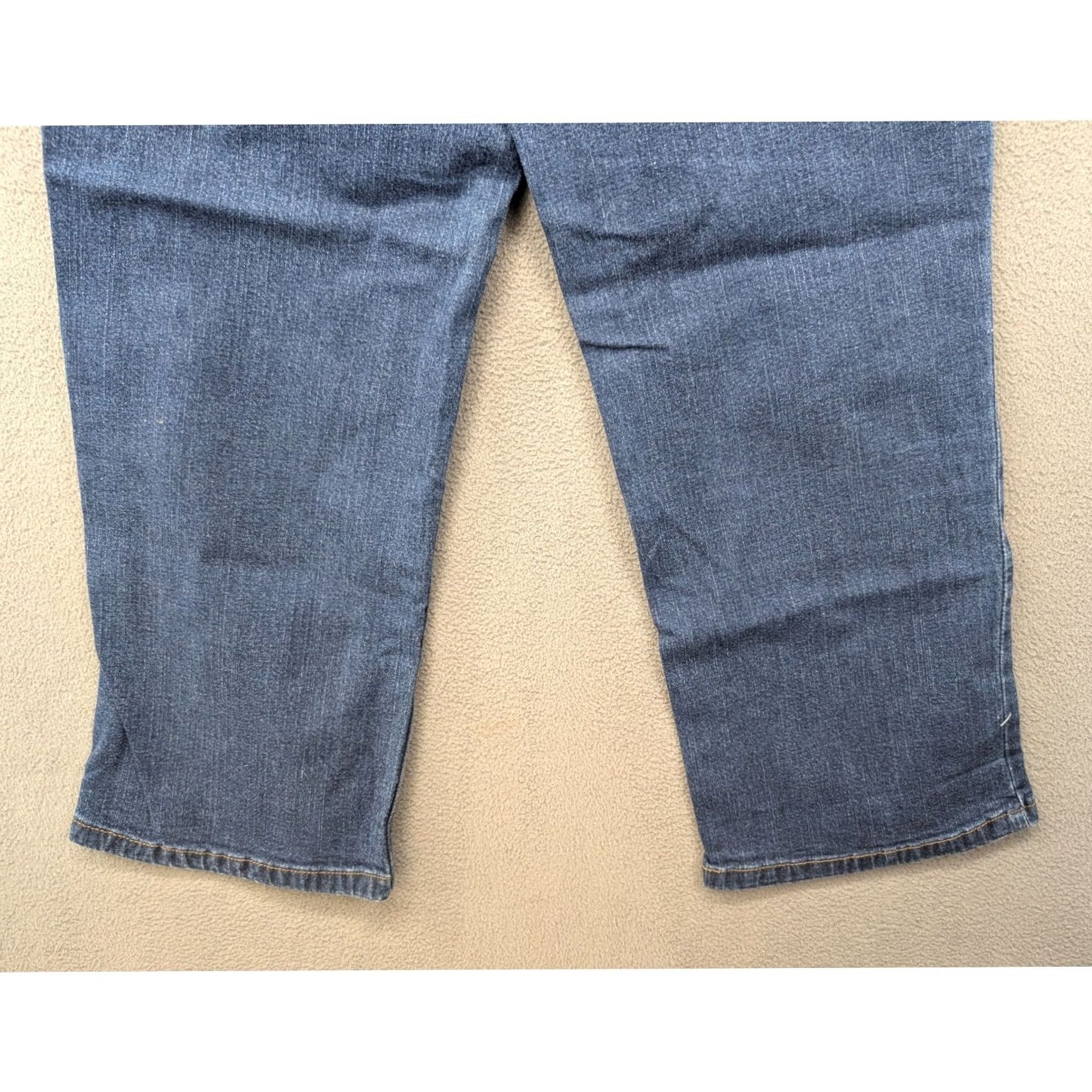 CO Signature by Levi Strauss & Co Capri Pants Womens Size 8 Denim Capri Pants Blue Mid-Rise Comfort Pockets Stretch Casual Capris Size 30" / US 8 / IT 44 - 8 Thumbnail