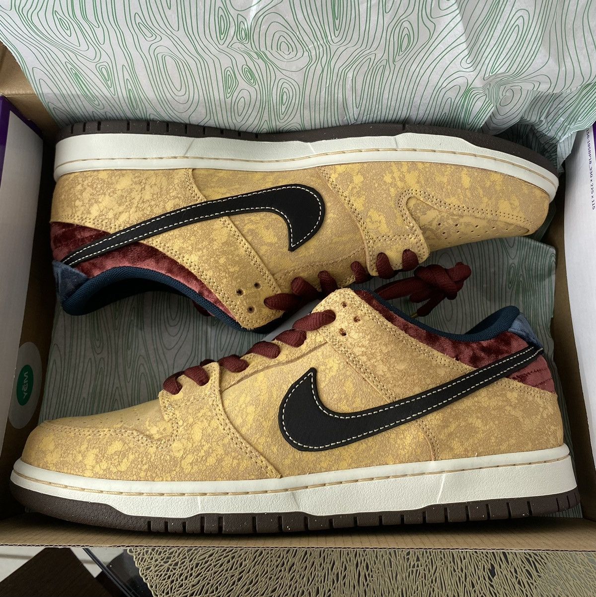 Designer × Nike Nike SB Dunks Low City of Cinema | Men’s SZ 11 | Gold & Red Size US 11 / EU 44 - 10 Thumbnail
