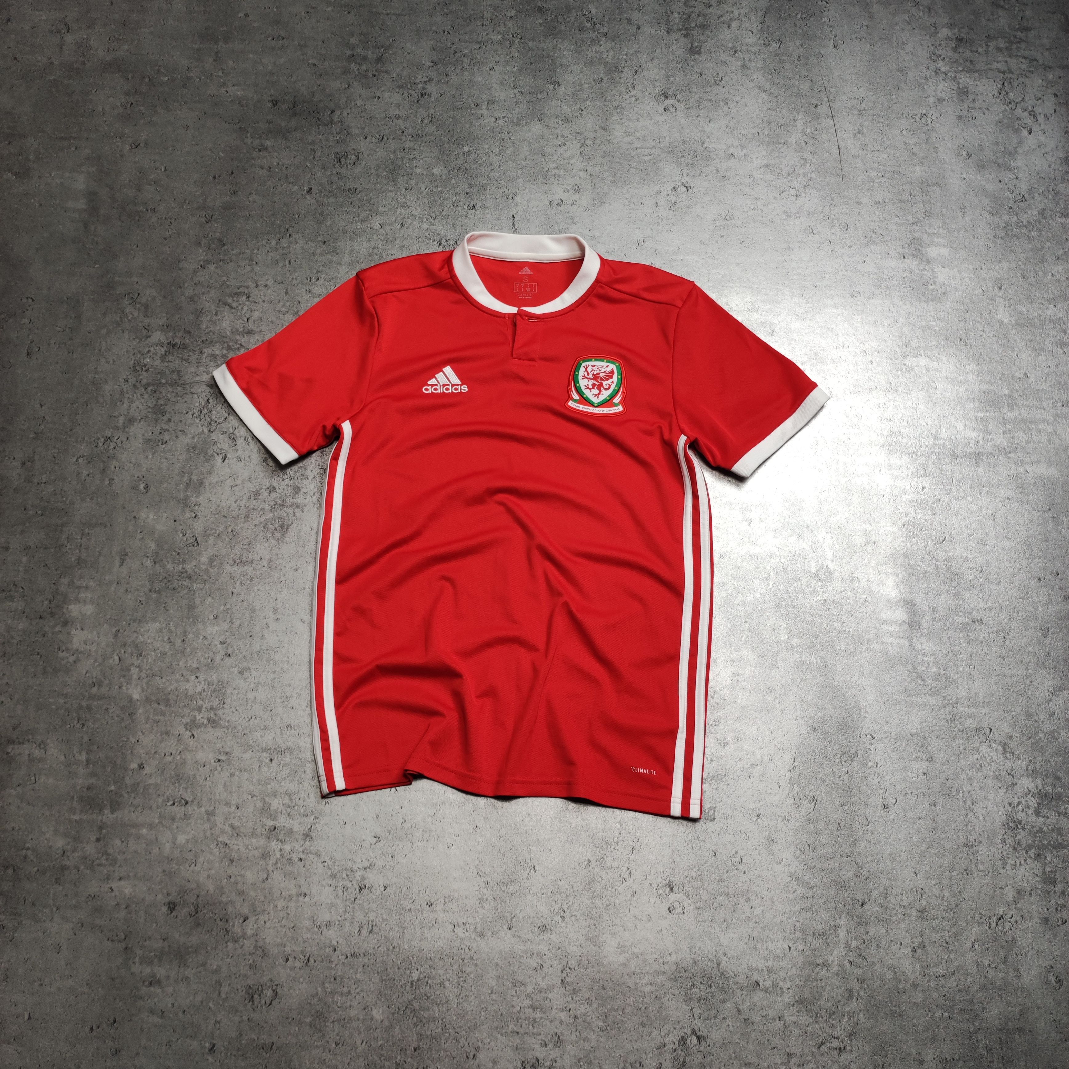 Adidas RARE Adidas x Wales National Team 2017 Football Jersey Size US S / EU 44-46 / 1 - 1 Thumbnail