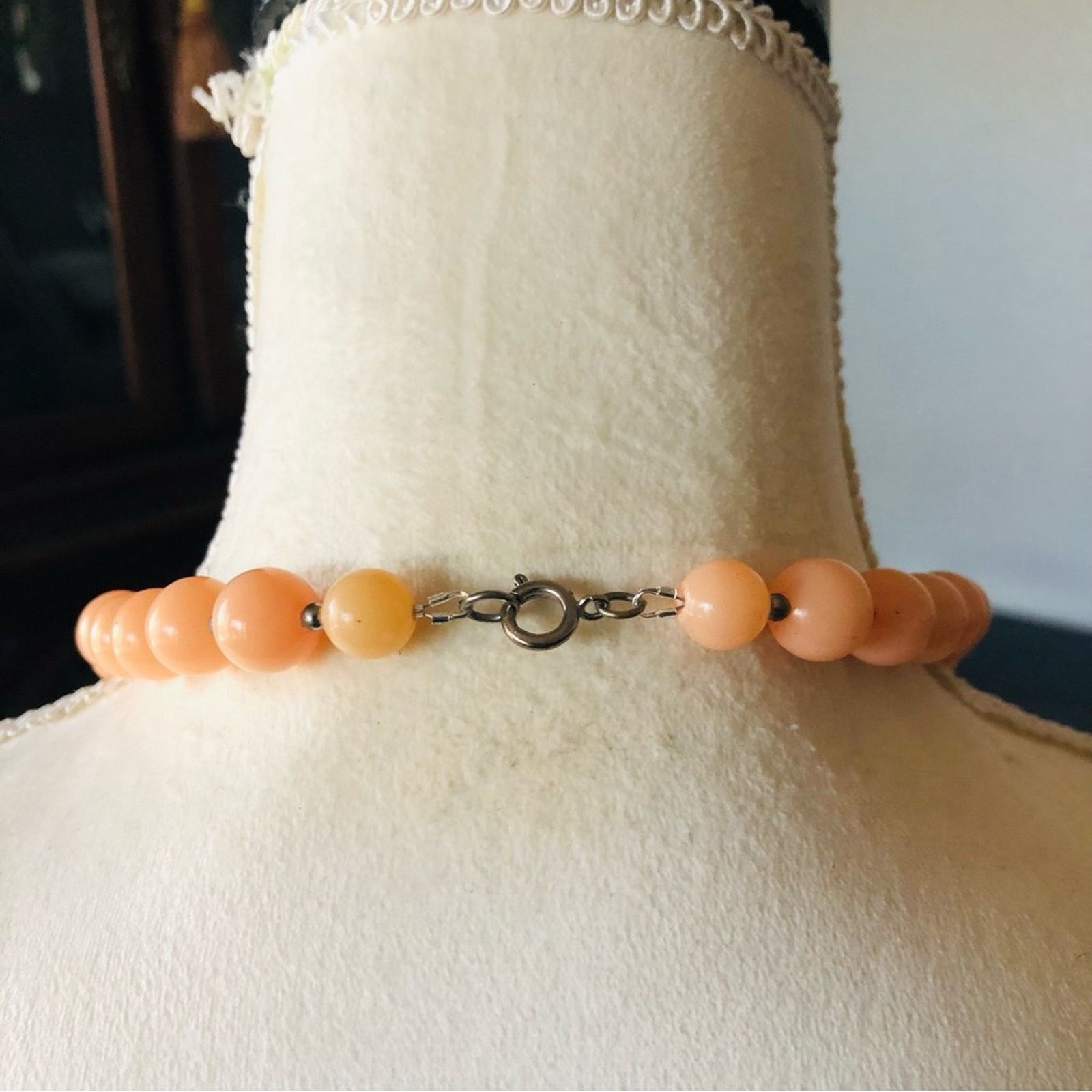 Vintage Vintage 60s-70s light peach beaded necklace Size ONE SIZE - 7 Thumbnail