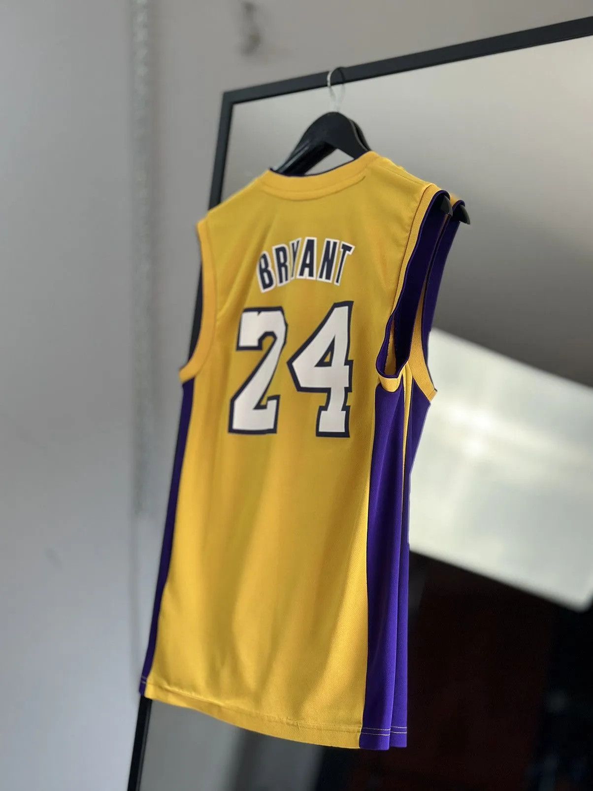 NBA Los Angeles Lakers Basketball Jersey Adidas NBA Kobe BRYANT Size US XS / EU 42 / 0 - 14 Thumbnail