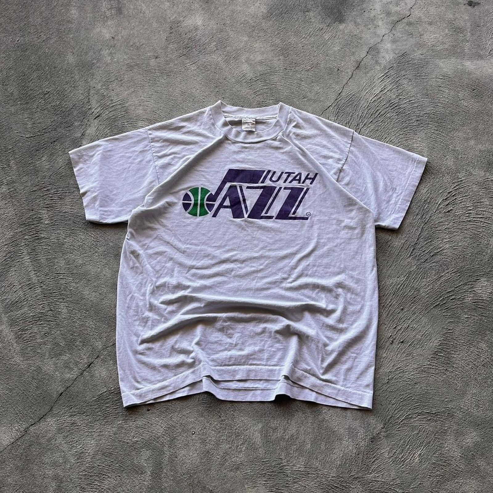 NBA vintage 80s utah jazz white Size US L / EU 52-54 / 3 - 1 Thumbnail