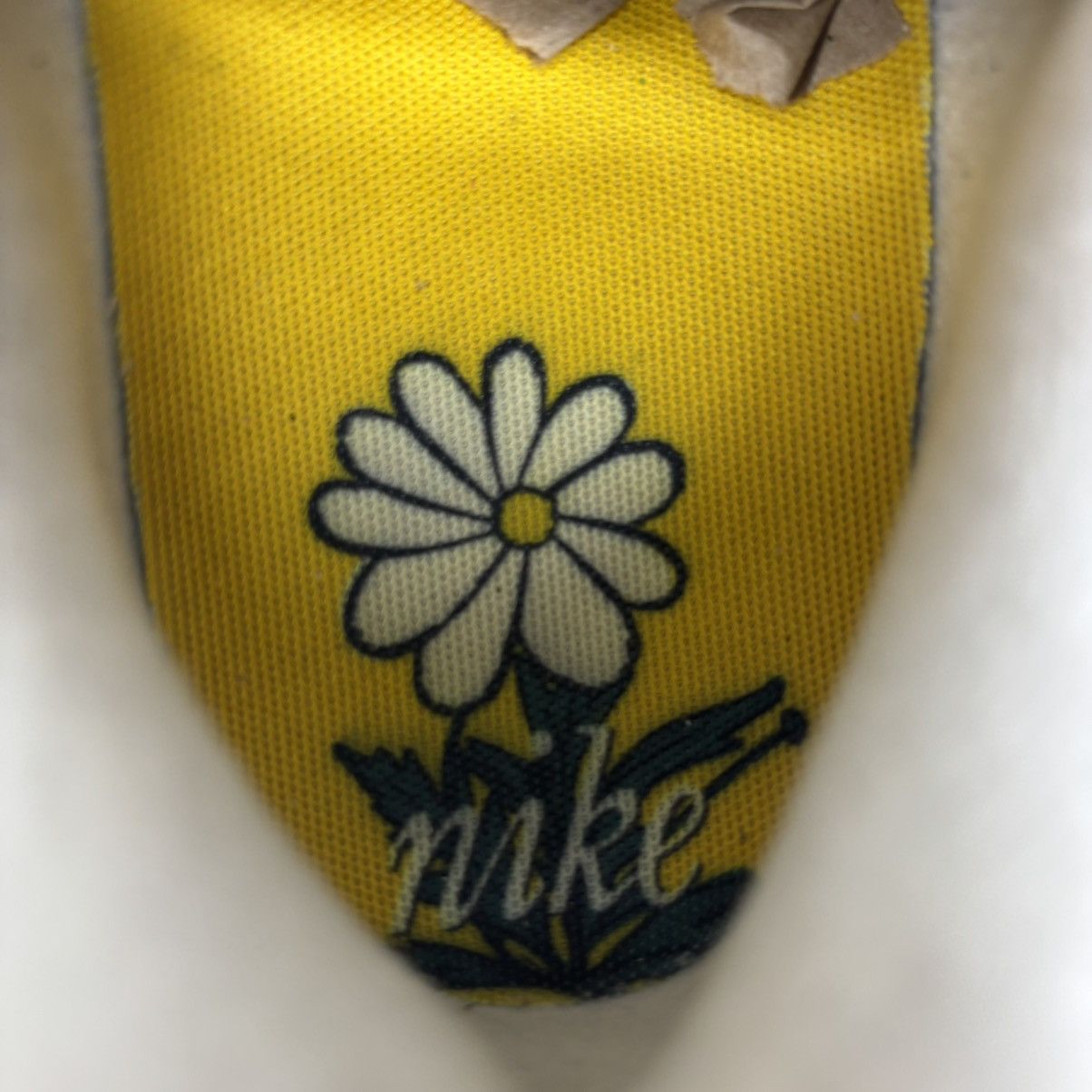 Nike Size 11-Nike Air Max 1 Daisy Gently Worn W Box Size US 11 / EU 44 - 10 Thumbnail