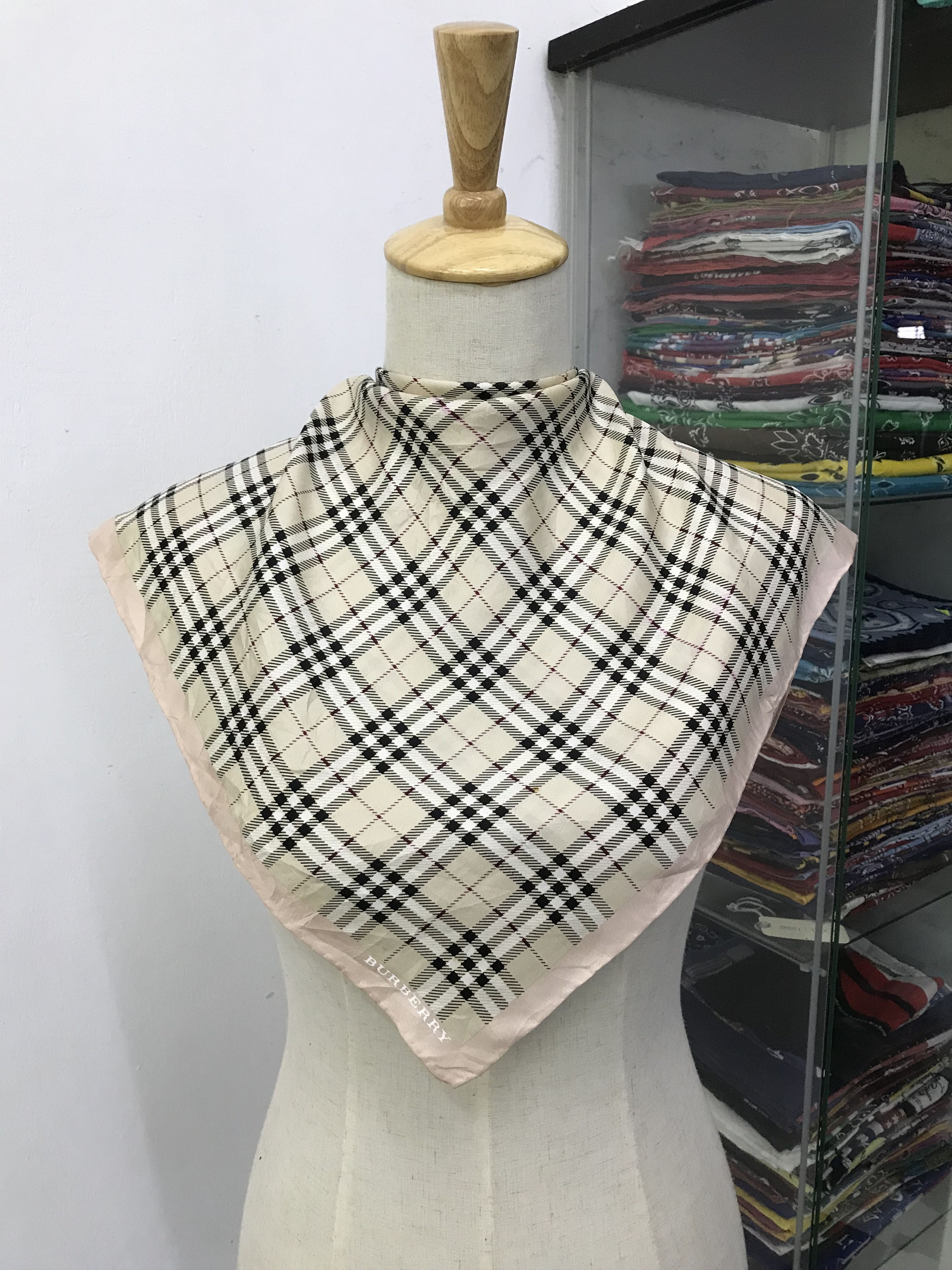 Burberry × Vintage Burberry Silk Scarf - S2731A Size ONE SIZE - 3 Thumbnail