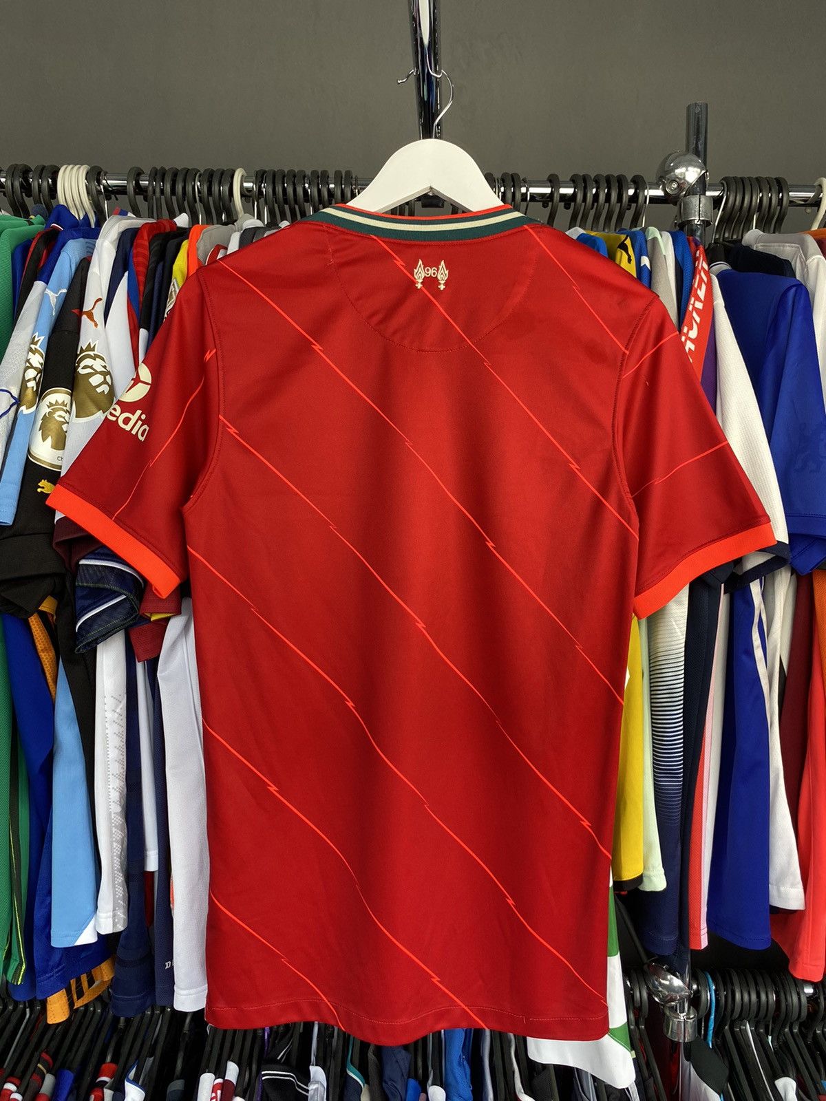 Nike 2020/21 NIKE LIVERPOOL HOME SOCCER FOOTBALL JERSEY SHIRT Size US S / EU 44-46 / 1 - 2 Thumbnail