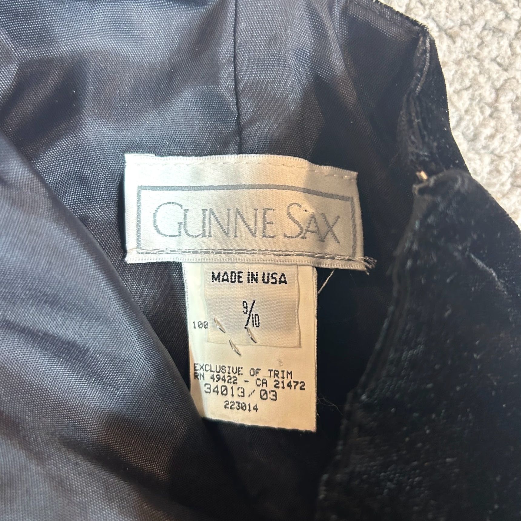 Jessica McClintock VINTAGE Jessica McClintock Gunne Sax Halter Black Velvet Cocktail Dress S Black Halter Midi Dress Womens 90s Size S / US 4 / IT 40 - 3 Thumbnail