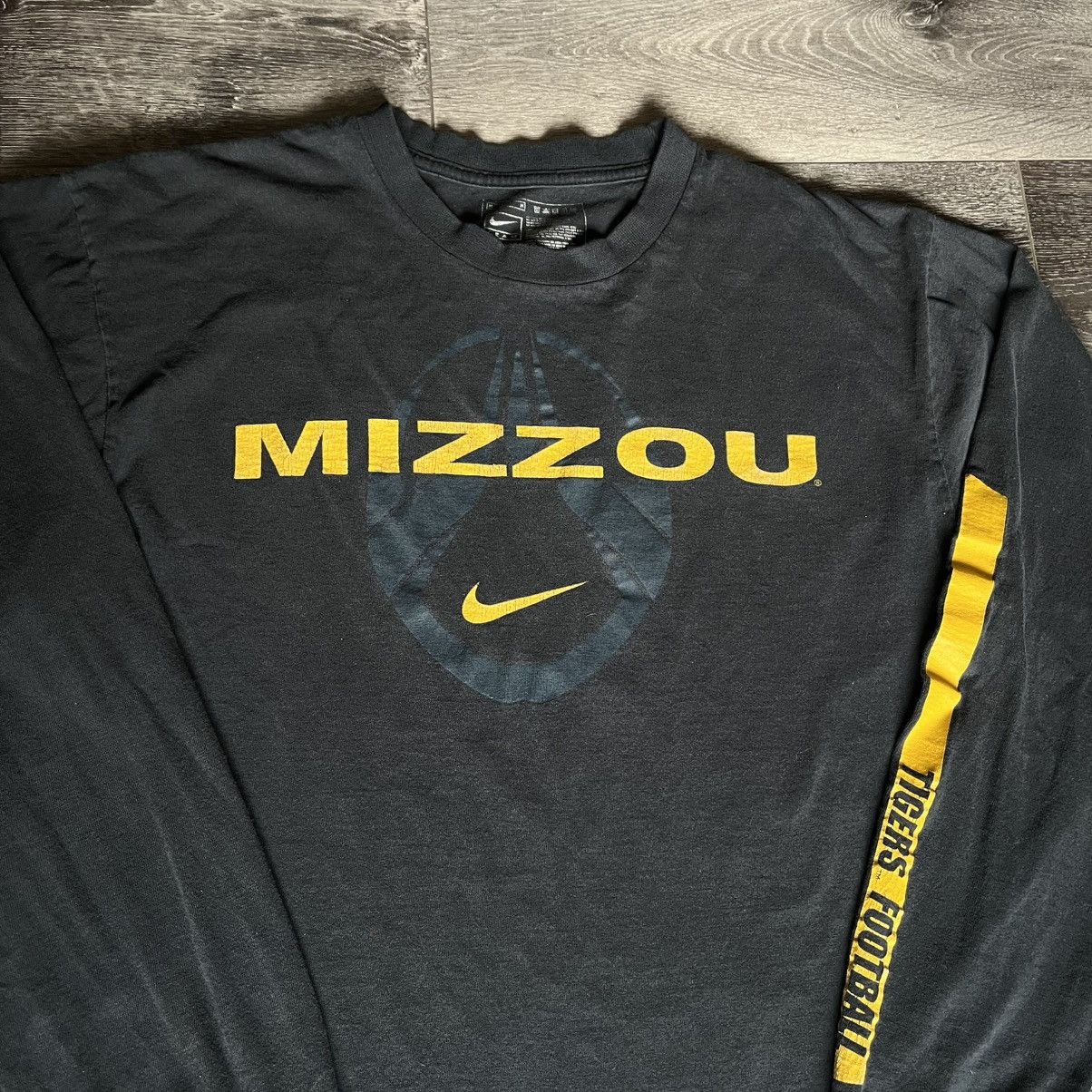 Nike Vintage Nike Mizzou Football Center Swoosh Longsleeve Tee Size US M / EU 48-50 / 2 - 3 Thumbnail