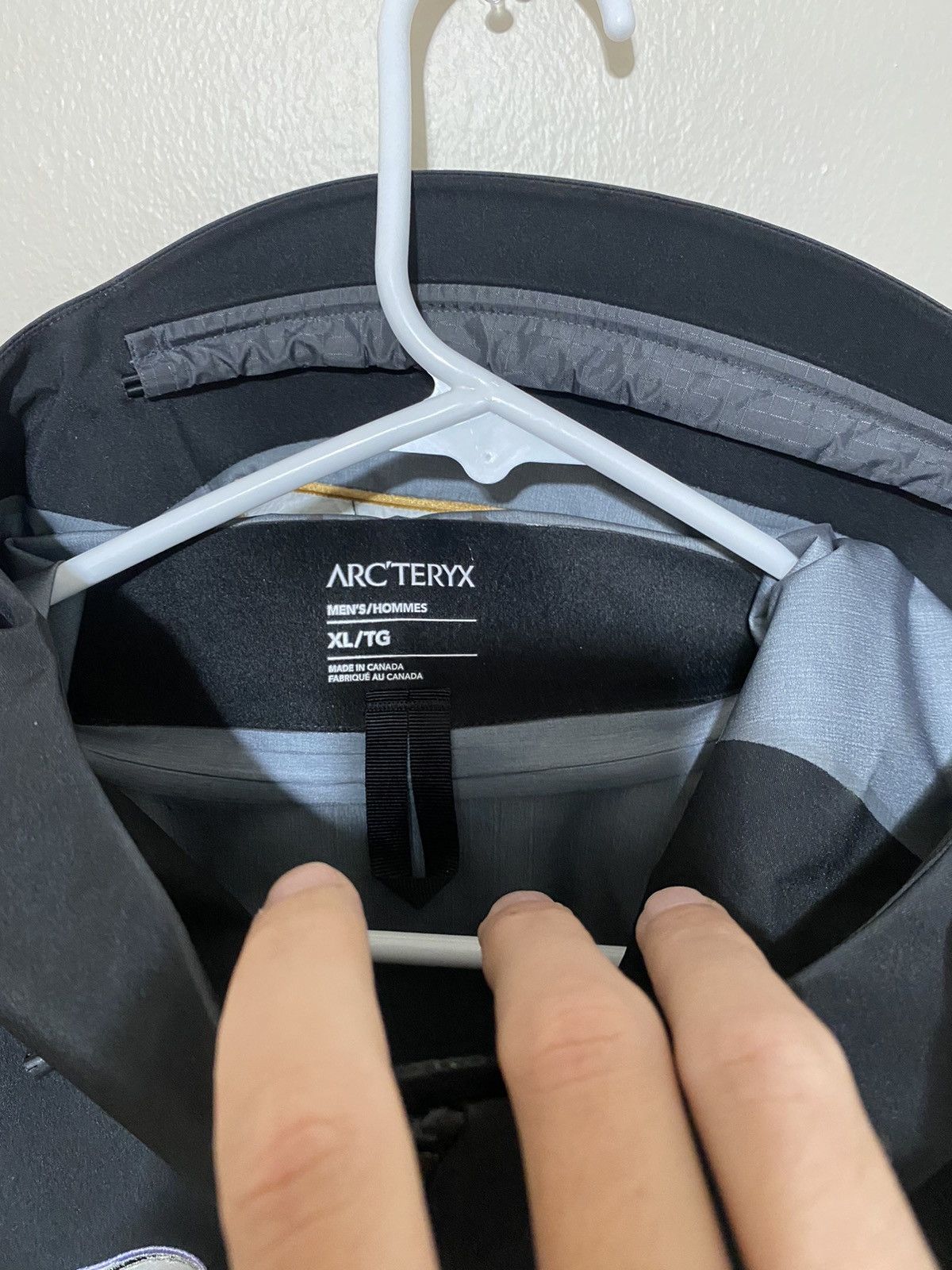 Arc'teryx × Goretex Arcteryx Better Gift Shop Alpha SV Artist Series Size US XL / EU 56 / 4 - 8 Thumbnail