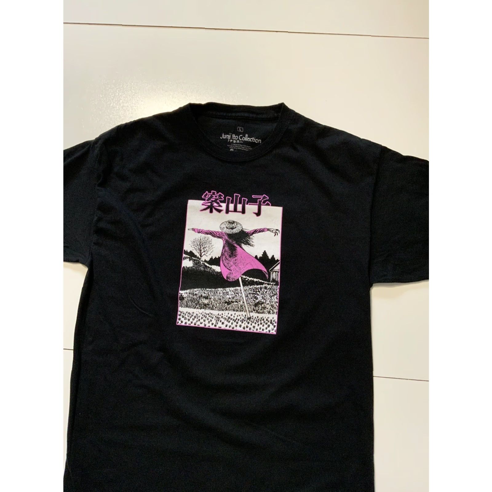 Vintage VINTAGE Junji Ito Collection Uzumaki Japanese Horror Manga Anime Black T-Shirt Sz. L Mens Regular L Black Anime 90s? Size US L / EU 52-54 / 3 - 3 Thumbnail
