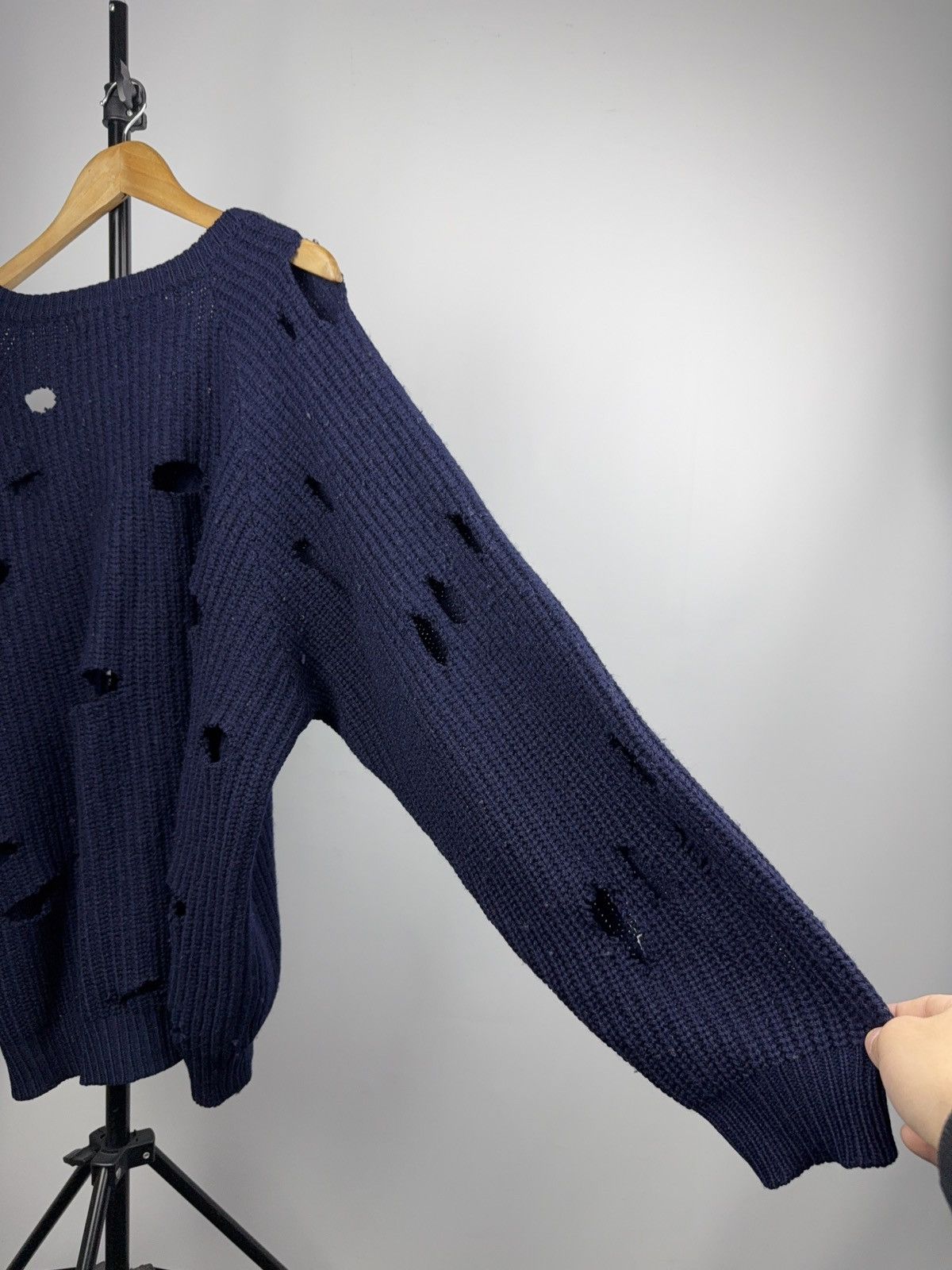 United Colors Of Benetton Retro 90s Avant Garde Benetton Distressed Knit Sweater Navy Size US L / EU 52-54 / 3 - 10 Thumbnail